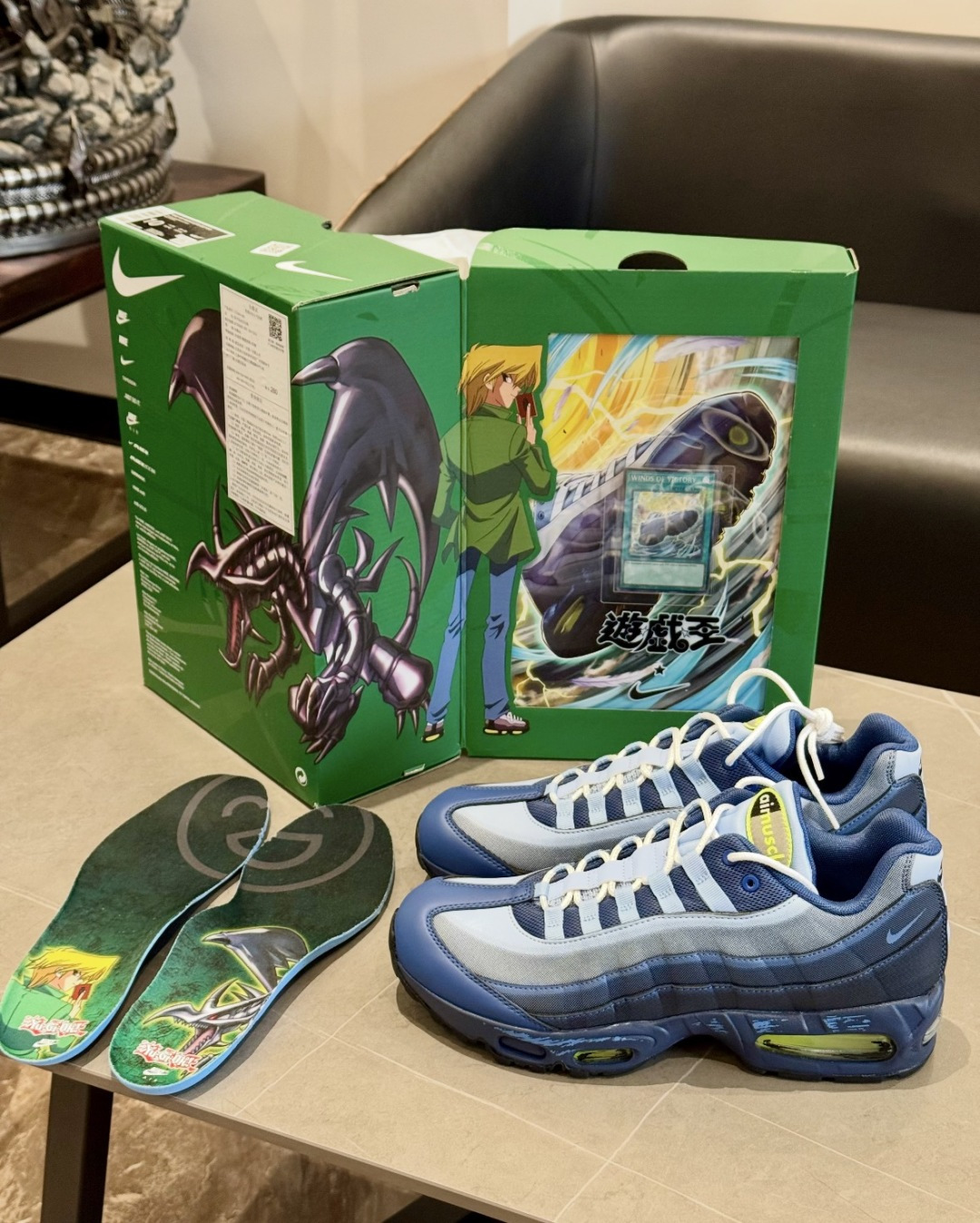 样品私！重磅突袭！超人气顶流外贸单品🔥🔥🔥纯原版 Yu-Gi-Oh x NK Air Muscle 95 游戏王联名联名款低帮休闲运动鞋 II7404-400  

重金原鞋购入 独家私模打造 原版定制辅料（独家正品同源定制卡片）  

首轮少量出货 ！