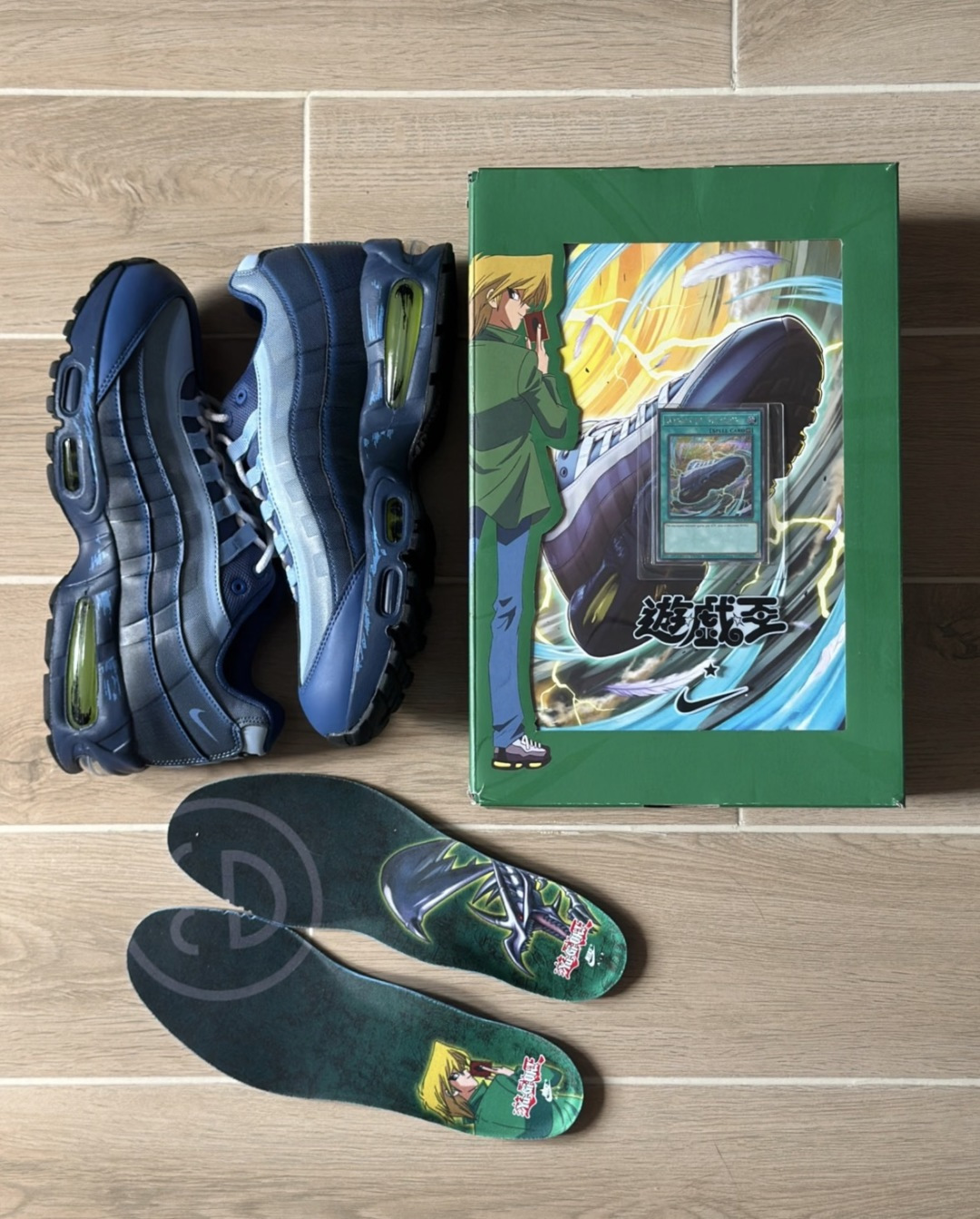 样品私！重磅突袭！超人气顶流外贸单品🔥🔥🔥纯原版 Yu-Gi-Oh x NK Air Muscle 95 游戏王联名联名款低帮休闲运动鞋 II7404-400  

重金原鞋购入 独家私模打造 原版定制辅料（独家正品同源定制卡片）  

首轮少量出货 ！