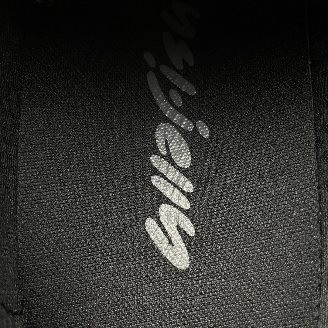 图片[8]-外贸爆款 Pharrell x AD Adistar Jellyfish 联名款低帮复古风老爹鞋 JP9276 未来科技感十足 以3D风格焕新演绎标志性三条纹 为造型添上点睛之笔 金属质感视觉效果TPU自带哑光反射 非常的细节 最大的亮点无疑是鞋屁股 大块的tpu包裹 让增高的大底不再突兀 更显腿长脚细 尺码：36 36.5 37 38 38.5 39 40 40.5 41 42 42.5 43 44 44.5 45 46 47-选品中心