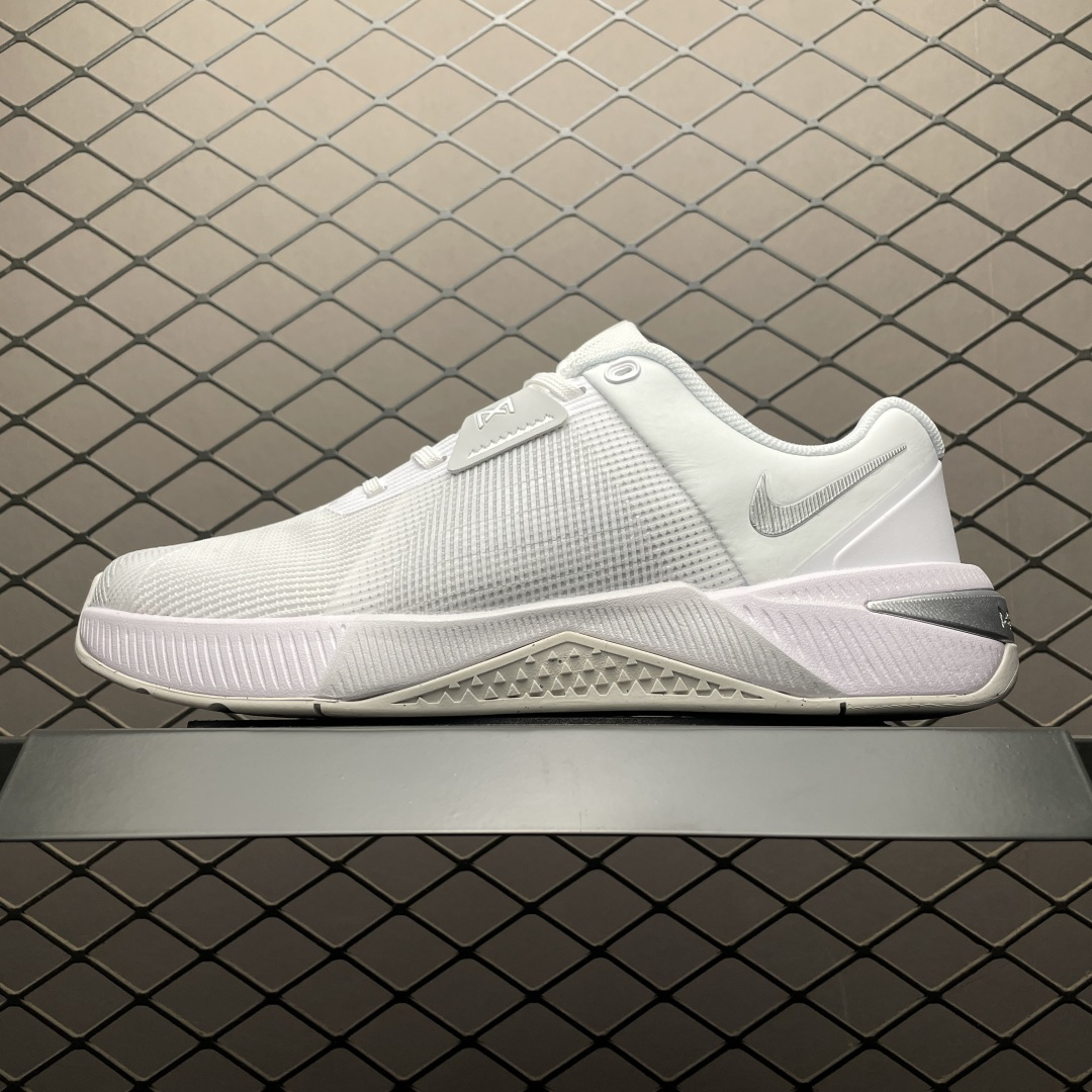 NK Metcon 10 低帮运动鞋 HQ2620-100 尺码：36 36.5 37.5 38 38.