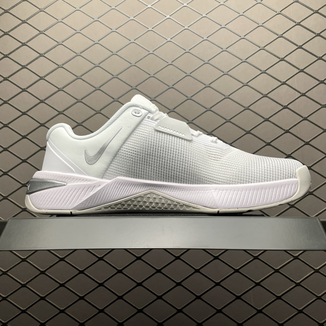 NK Metcon 10 低帮运动鞋 HQ2620-100 尺码：36 36.5 37.5 38 38.