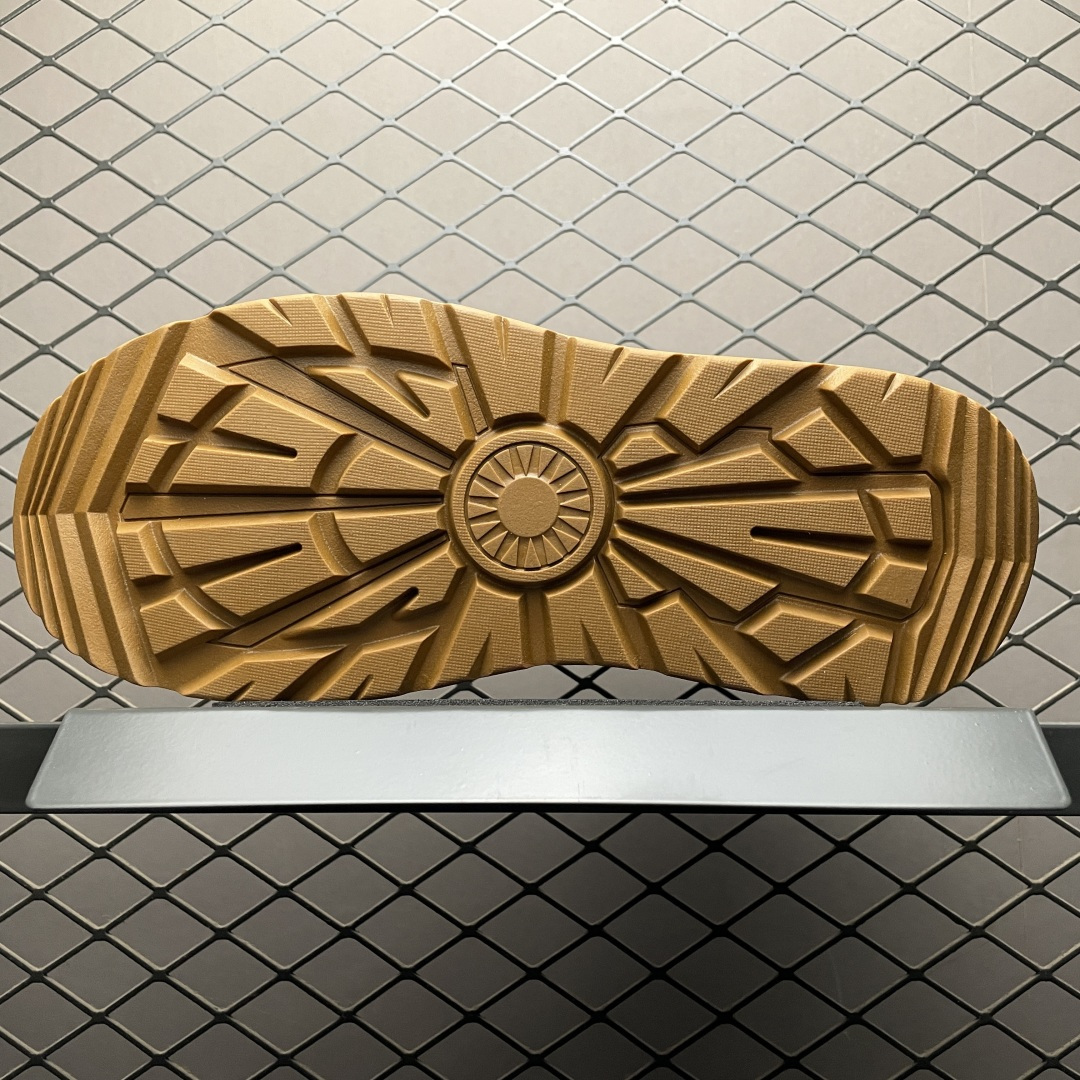 新货UGG 客制款 中帮男士休闲鞋雪地靴马丁靴系列 U6332 新货UGG 客制款 中帮男士休闲鞋雪地靴马丁靴系列 U6332