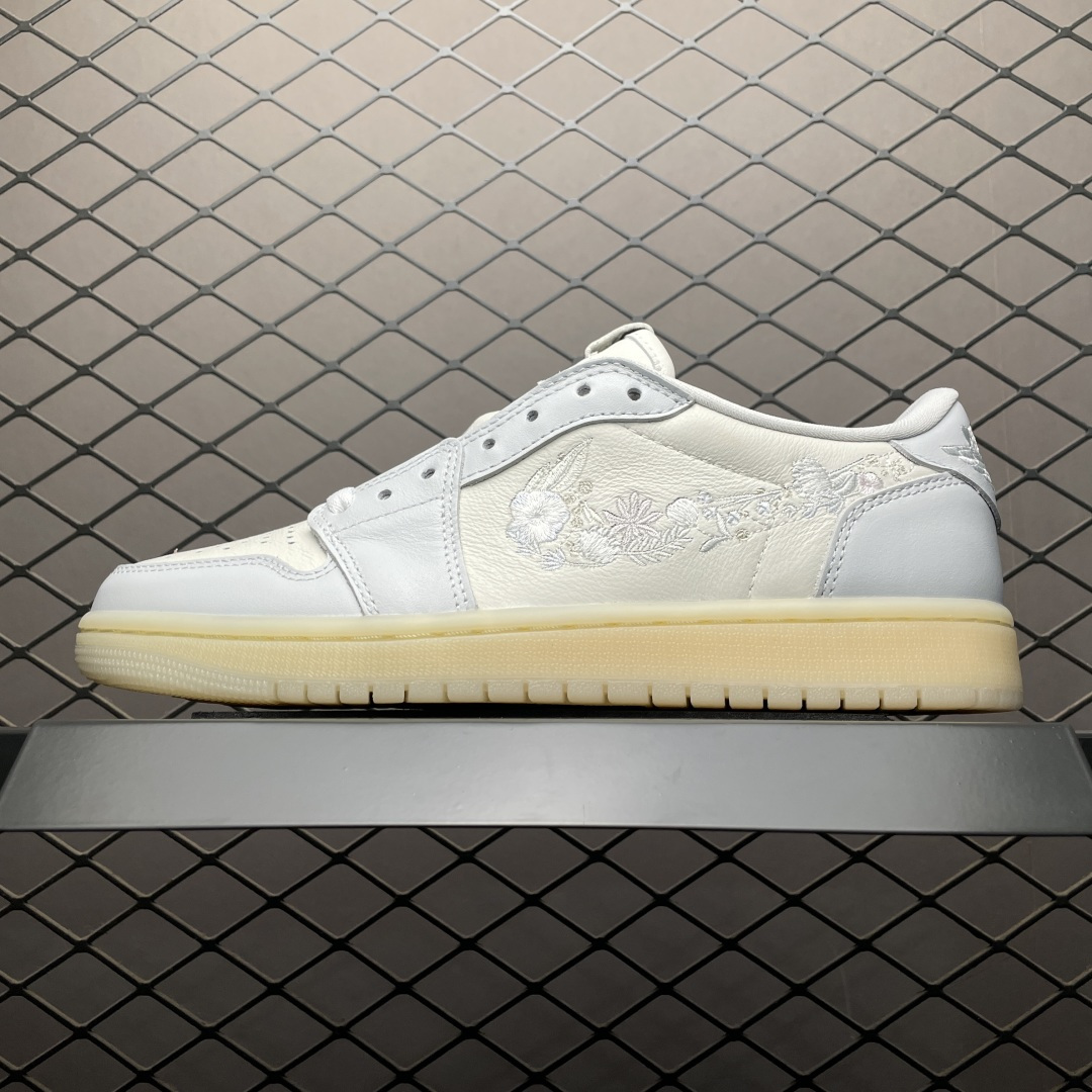 Air Jordan 1 AJ1喬1低幫休閒板鞋 IF4391-100 大廠代工流水線打造 純原級既視感 細節隨意對比 尺碼：36 36.5 37.5 38 38.5 39 40 40.5 41 42 42.5 43 44 44.5 45 