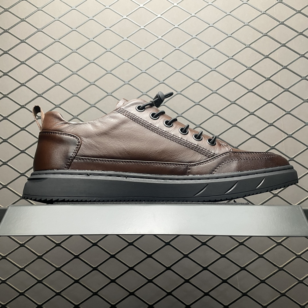 ECCO 爱步 商务正装休闲鞋 雅仕系列 细腻深邃甄选粒纹皮革 天然纹理，手感顺滑，柔软有型，贴合双足高