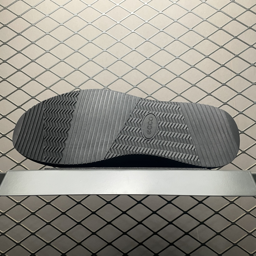 ECCO 爱步 商务正装休闲鞋 雅仕系列 细腻深邃甄选粒纹皮革 天然纹理，手感顺滑，柔软有型，贴合双足高