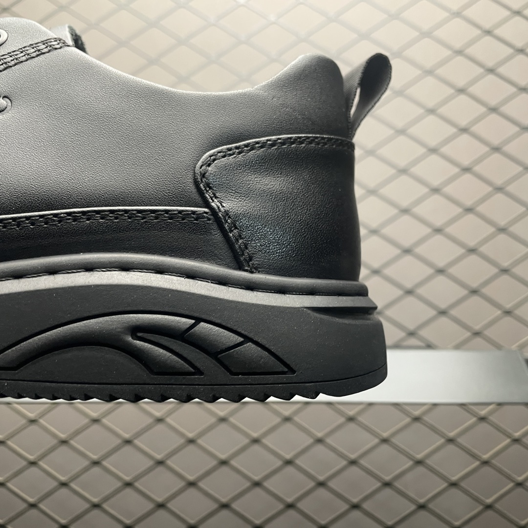 ECCO 爱步 商务正装休闲鞋 雅仕系列 细腻深邃甄选粒纹皮革 天然纹理，手感顺滑，柔软有型，贴合双足高