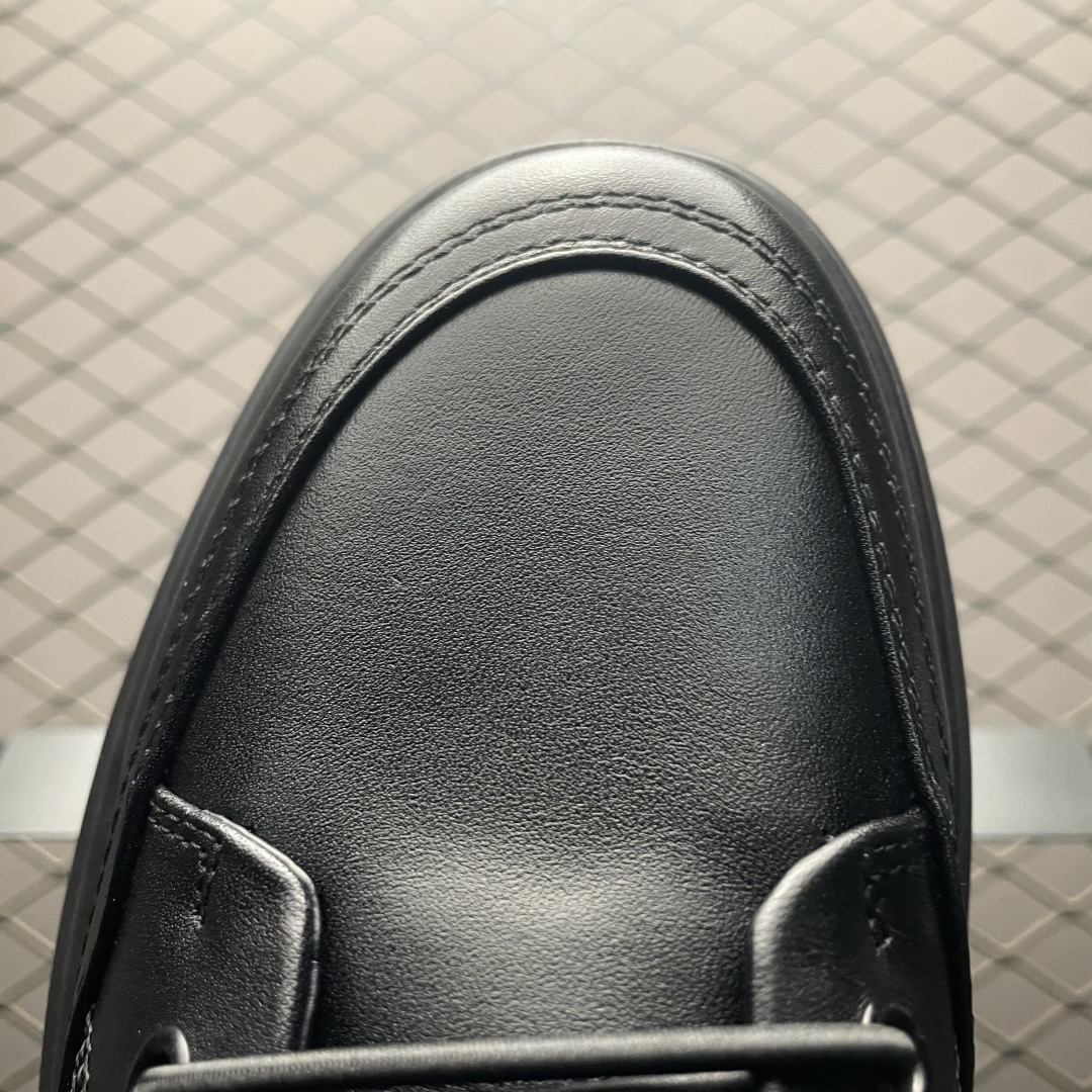 ECCO 爱步 商务正装休闲鞋 雅仕系列 细腻深邃甄选粒纹皮革 天然纹理，手感顺滑，柔软有型，贴合双足高