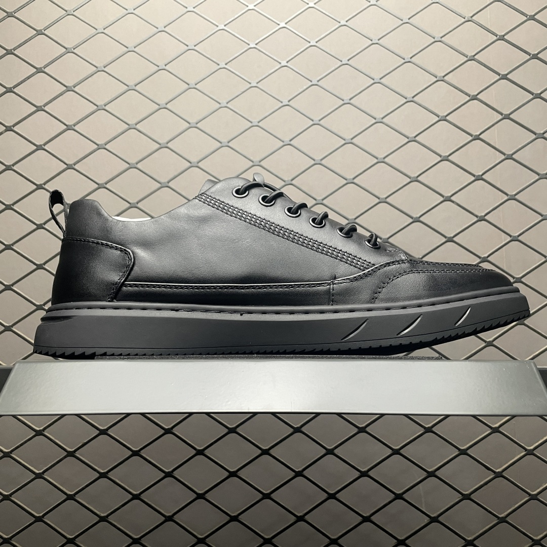 ECCO 爱步 商务正装休闲鞋 雅仕系列 细腻深邃甄选粒纹皮革 天然纹理，手感顺滑，柔软有型，贴合双足高