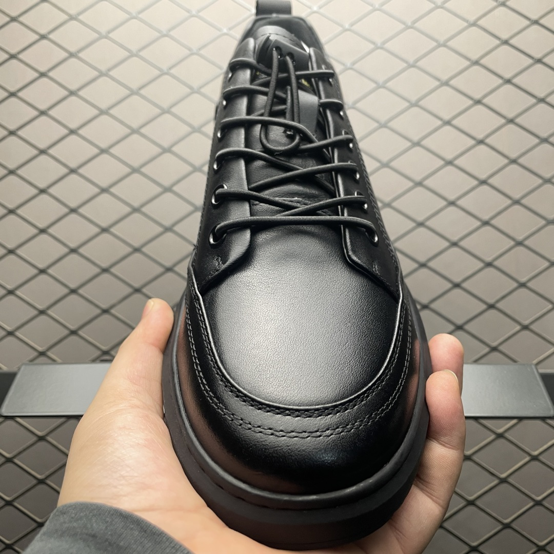 ECCO 爱步 商务正装休闲鞋 雅仕系列 细腻深邃甄选粒纹皮革 天然纹理，手感顺滑，柔软有型，贴合双足高