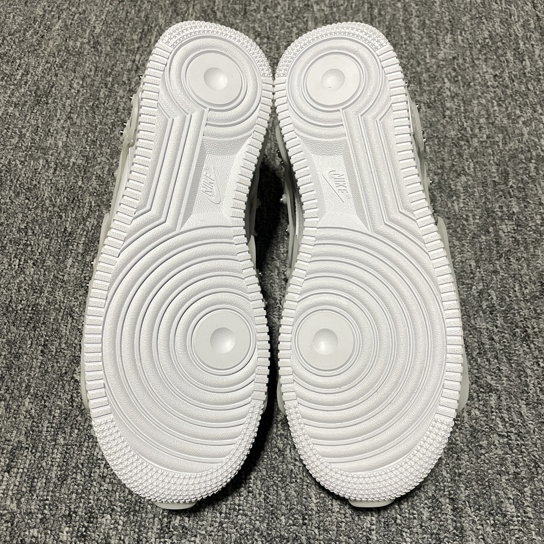 Swarovski 施华洛世奇 x NK Air Force 1 联名款空军一号低帮休闲板鞋 CV766