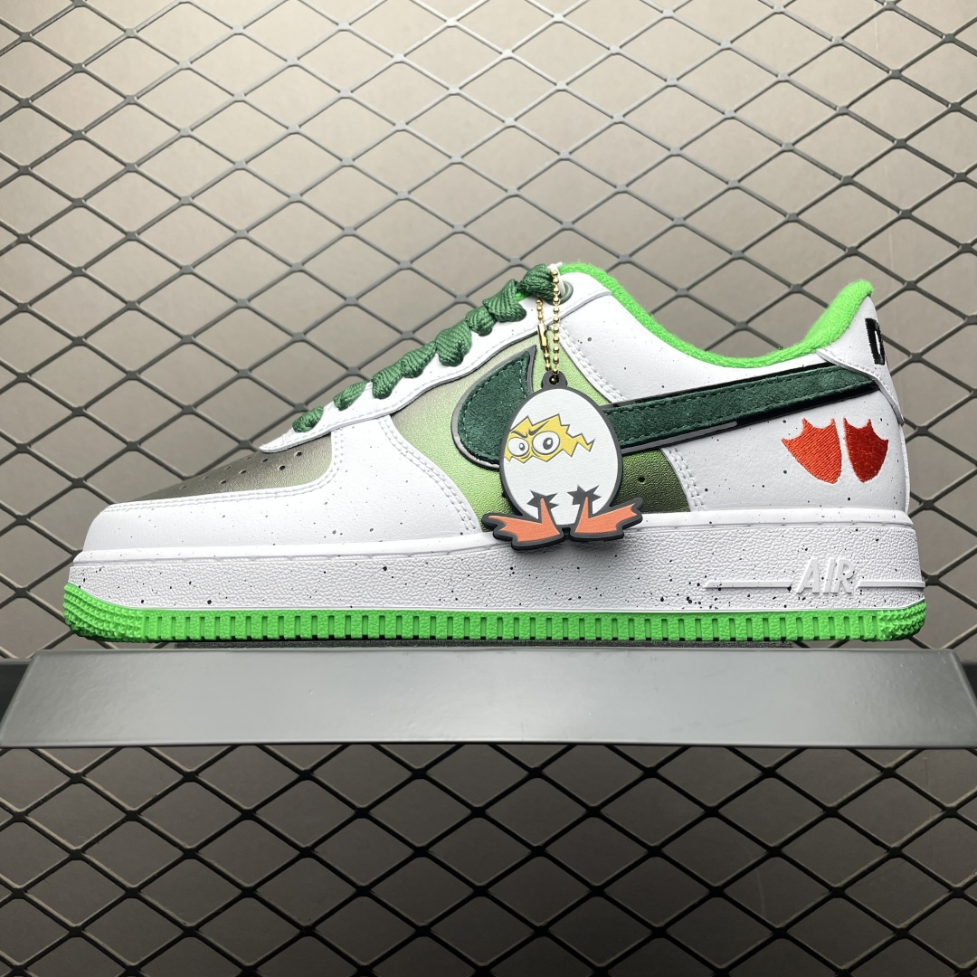 💰519 純原Doaf x NK Air Force 1 Low 聯名款 空軍一號低幫休閒板鞋 IU7613-100 原廠衝刀皮料切割乾淨 無任何毛邊 打造純正空軍 全掌內建蜂窩氣墊 原盒配件 原廠中底鋼印、拉幫完美 全套原楦原模傾力打造