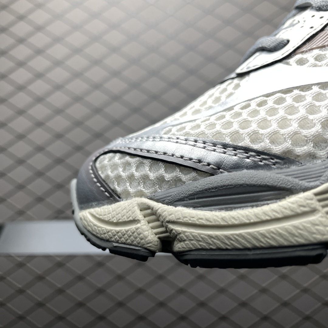 Asics Gel-Cumulus 16 亚瑟士 网面低帮休闲运动鞋 1203A733-101 采用双层