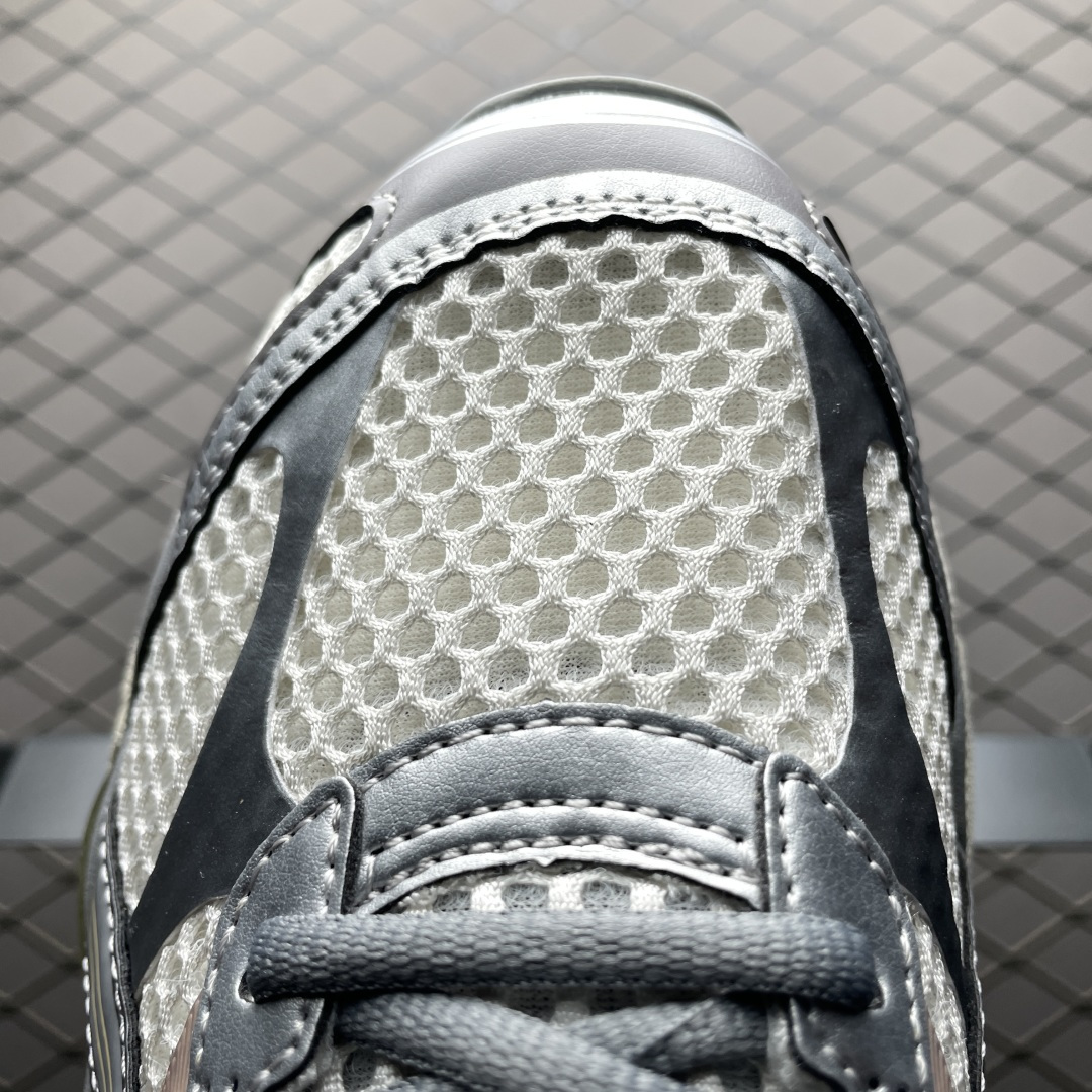 Asics Gel-Cumulus 16 亚瑟士 网面低帮休闲运动鞋 1203A733-101 采用双层