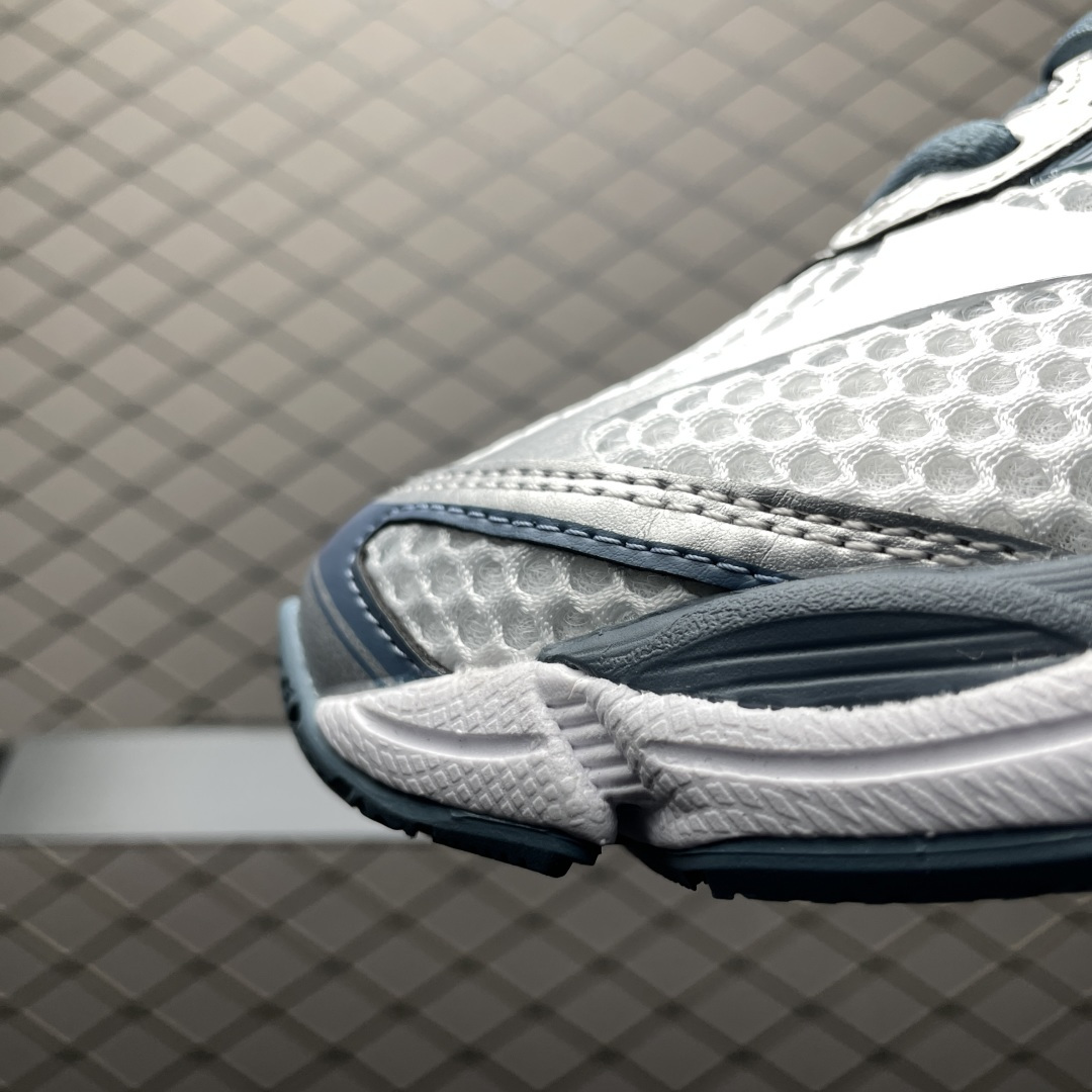 Asics Gel-Cumulus 16 亚瑟士 网面低帮休闲运动鞋 1203A733-100 采用双层