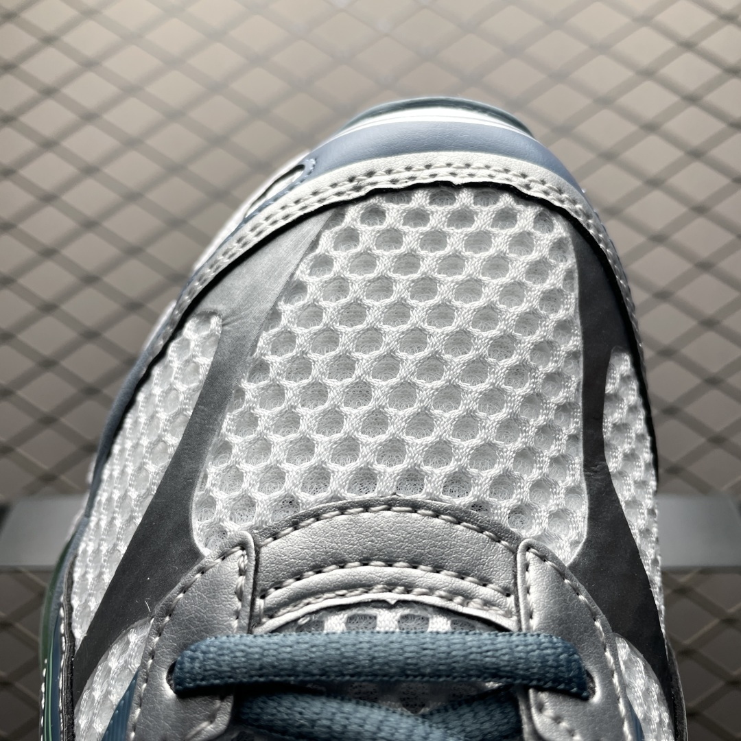 Asics Gel-Cumulus 16 亚瑟士 网面低帮休闲运动鞋 1203A733-100 采用双层