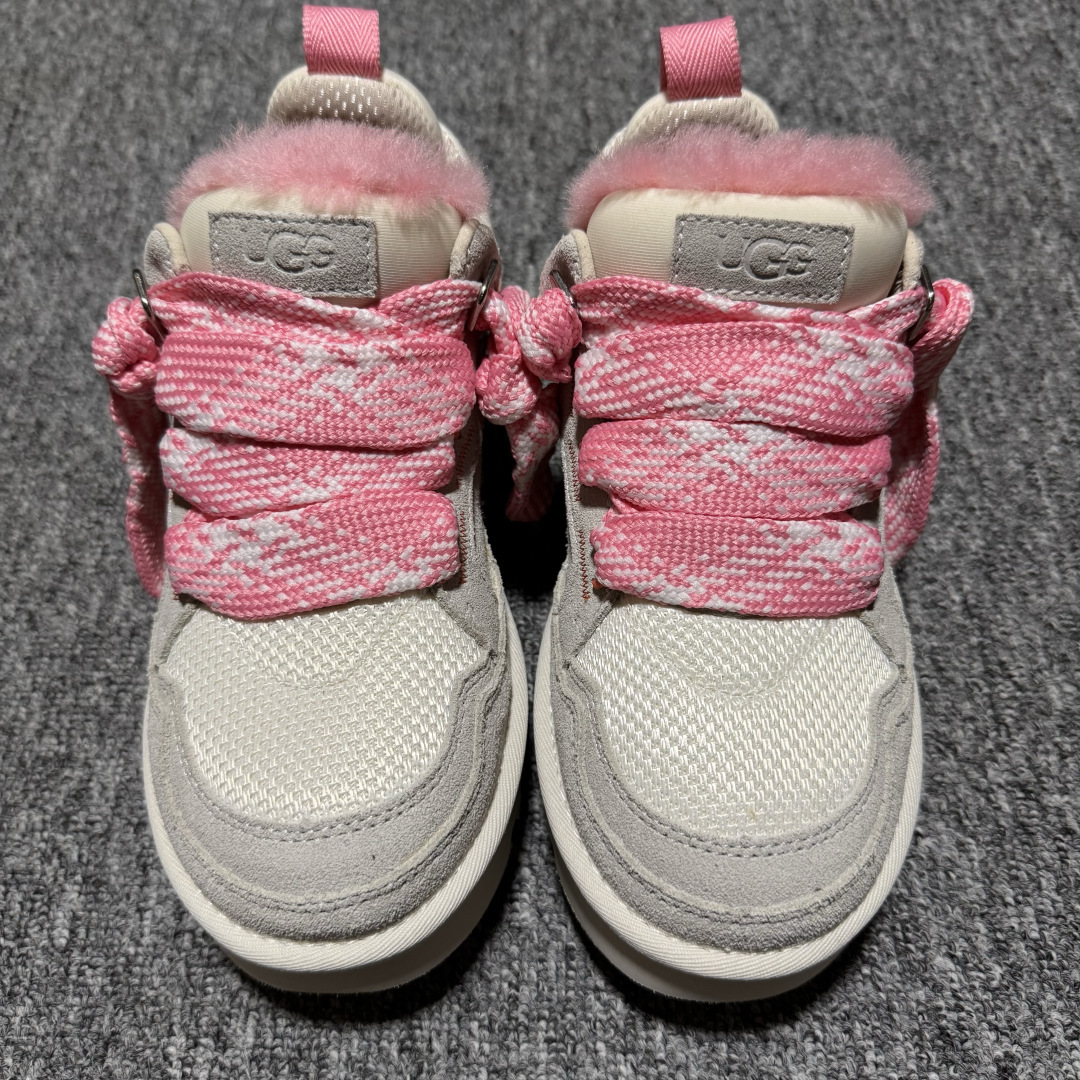 💰240 价格调整  平台外贸专供 UGG 梅尔 女款雪地靴 1144032 十年品牌制鞋代工厂生产线出品 注重每一处细节 隆丰A级真羊皮毛一体 完全遵循ZP工艺流程打造 尺码：35 36 37 38 39 40 编号：  29YDEF39