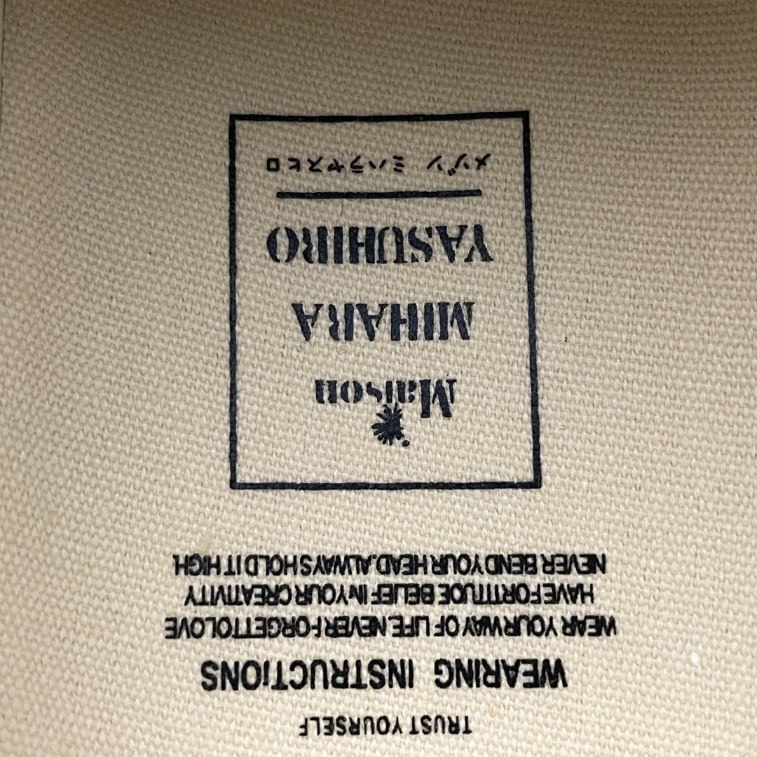 日本概念时装设计师･三原康裕 MIHARA YASUHIRO 变形溶解鞋 全新开发双模一次发泡点位气孔E