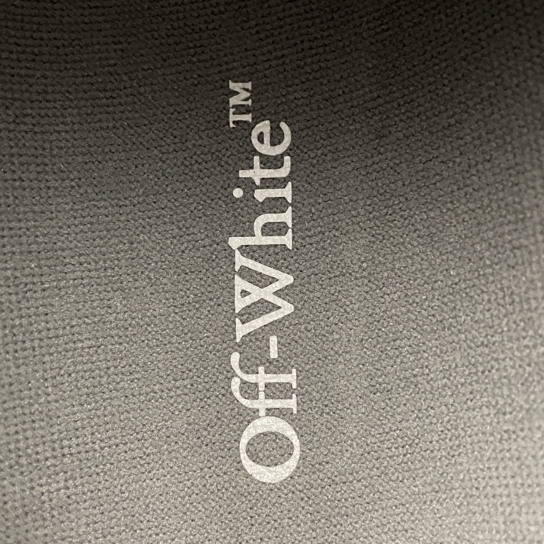 Off-White 低帮复古休闲鞋 采用高端的工艺盒，材质也各方面也是没有任何的对比性 尺码：36 37