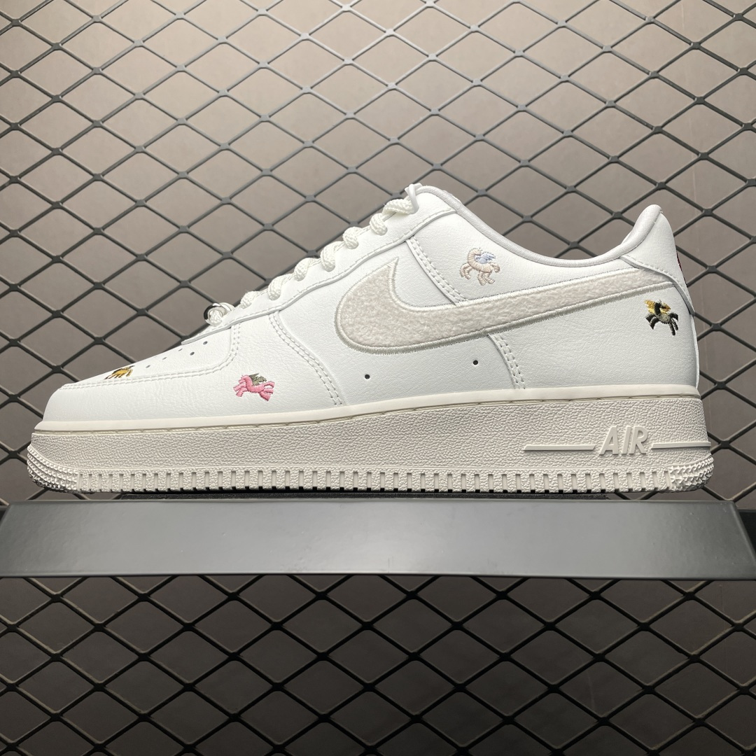💰540 純原NK Air Force 1 " NYC " 馬年限定 空軍一號休閒板鞋 IQ1143-100 原廠衝刀皮料切割乾淨 無任何毛邊 打造純正空軍 全掌內建蜂窩氣墊 原盒配件 原廠中底鋼印、拉幫完美 全套原楦原模傾力打造完美版型