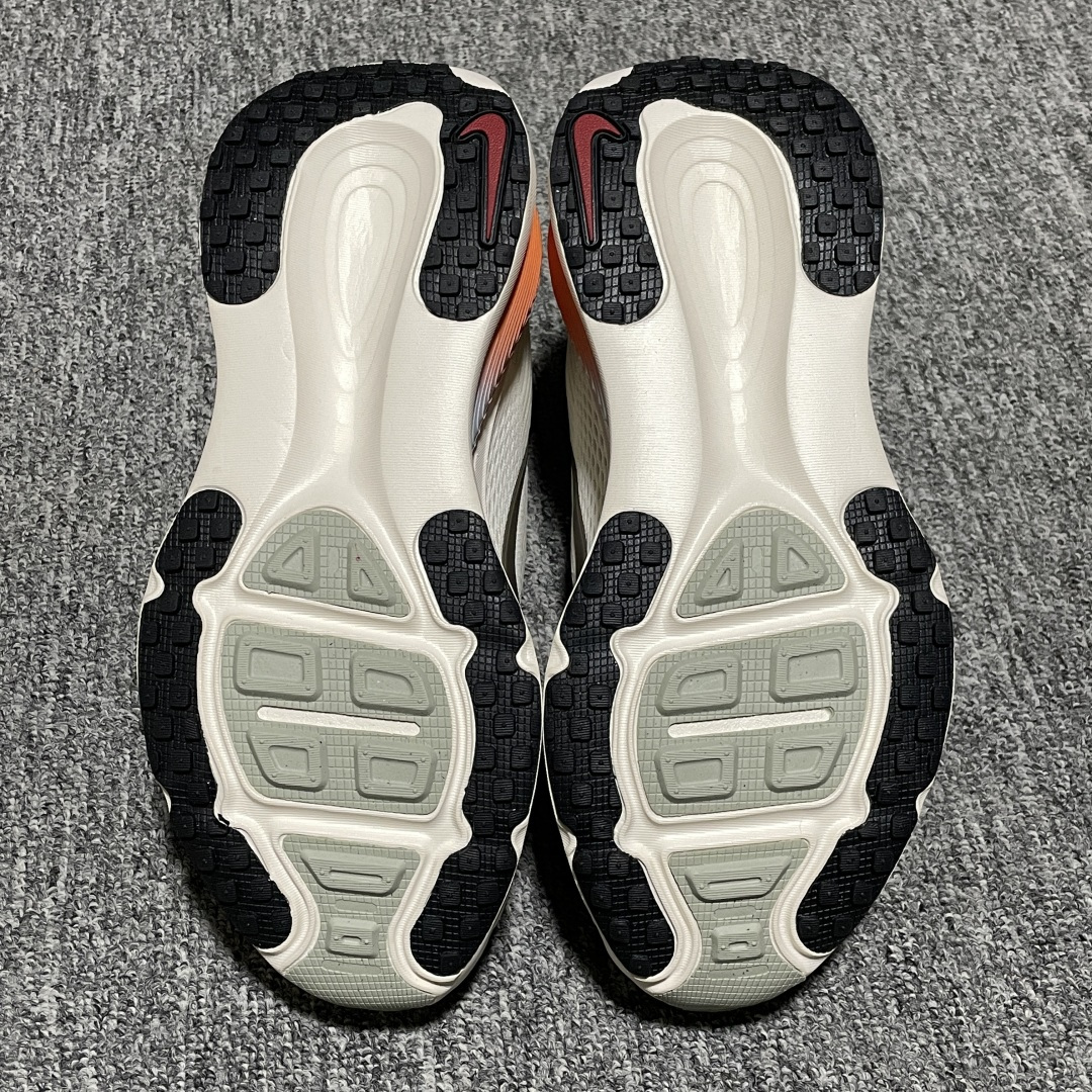 纯原版 NK Vomero 18 