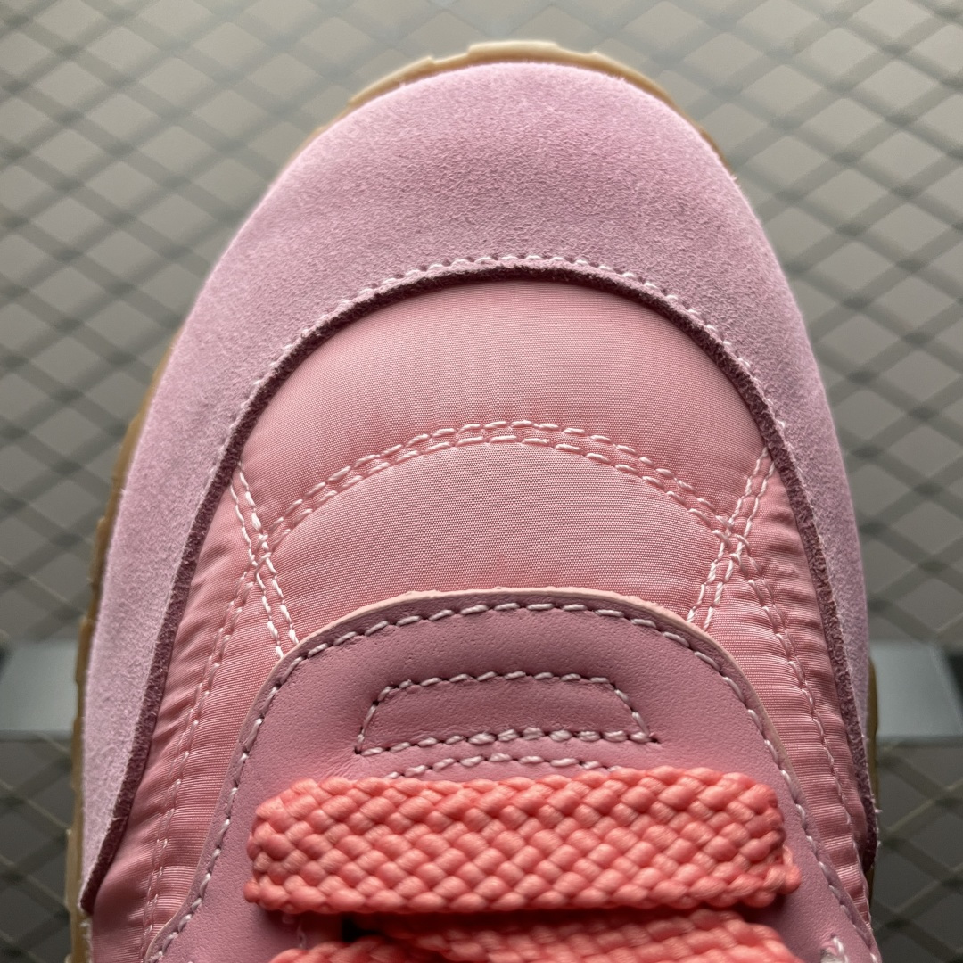 Miumiu 缪缪 26ss 早春新品科技面料 绒面小牛皮轮胎休闲鞋 该轮胎纹底结合了优雅和运动功能 动