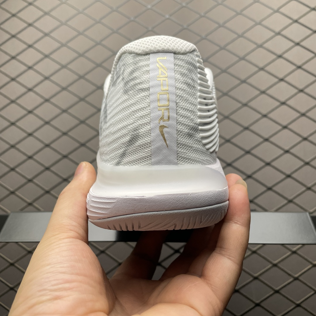 NK Zoom Vapor 12 低帮网球鞋 FV5552-100 尺码：36 36.5 37.5 38