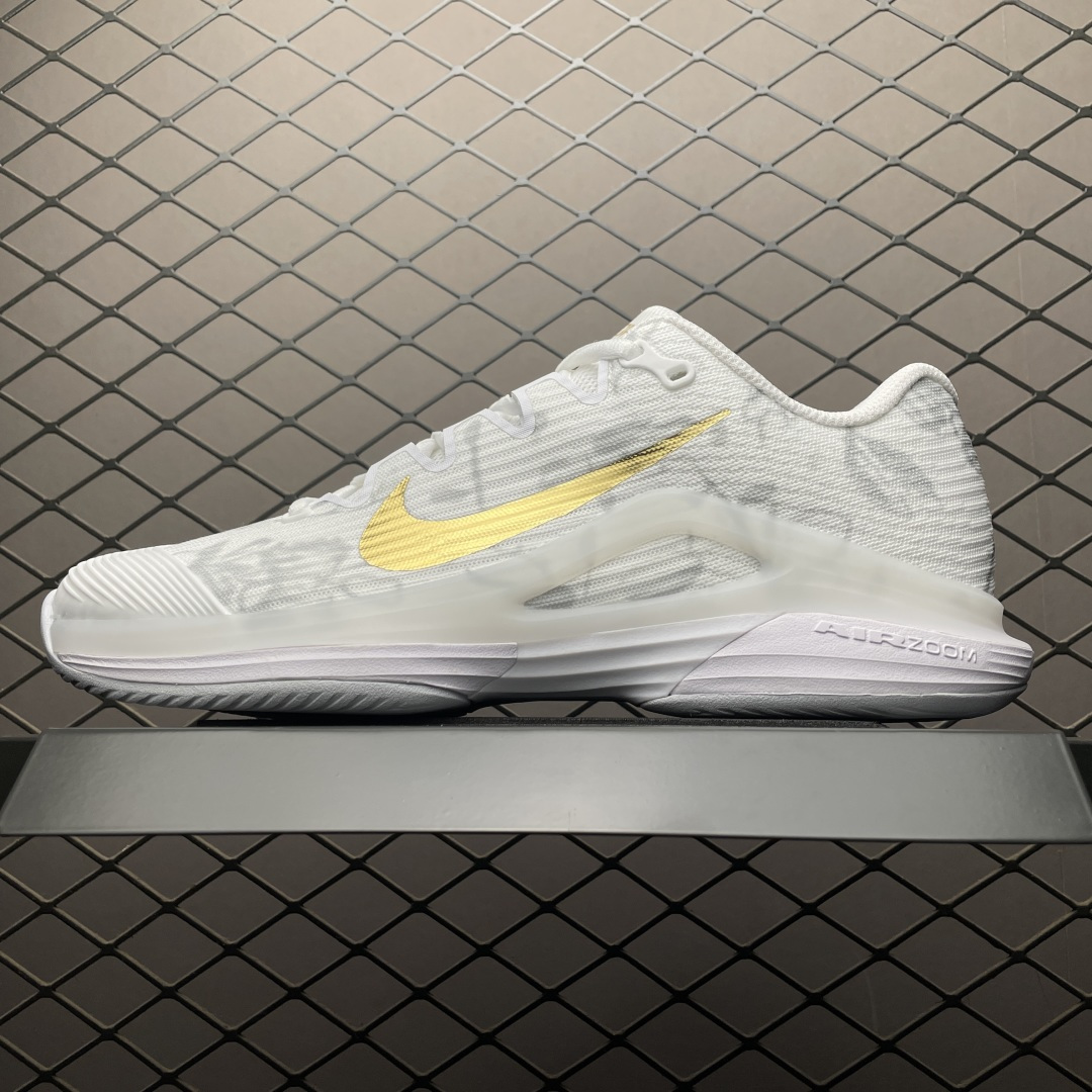 NK Zoom Vapor 12 低帮网球鞋 FV5552-100 尺码：36 36.5 37.5 38