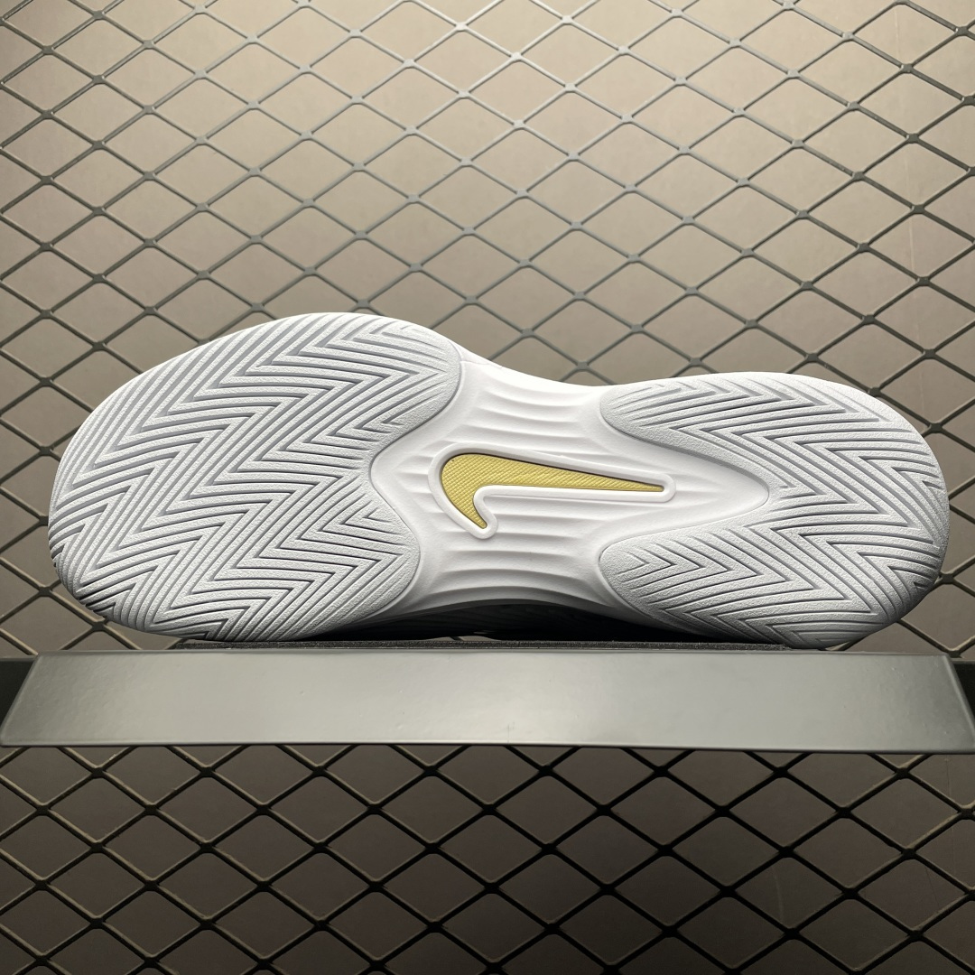 NK Zoom Vapor 12 低帮网球鞋 FV5552-100 尺码：36 36.5 37.5 38