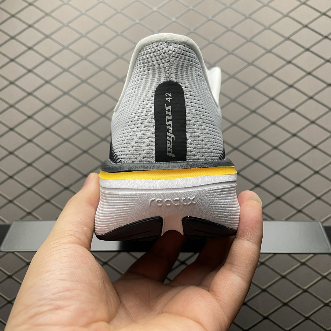 NK Zoom Pegasus 42 飞马42代 网面跑步鞋 IB1873-102 尺码：39 40 4