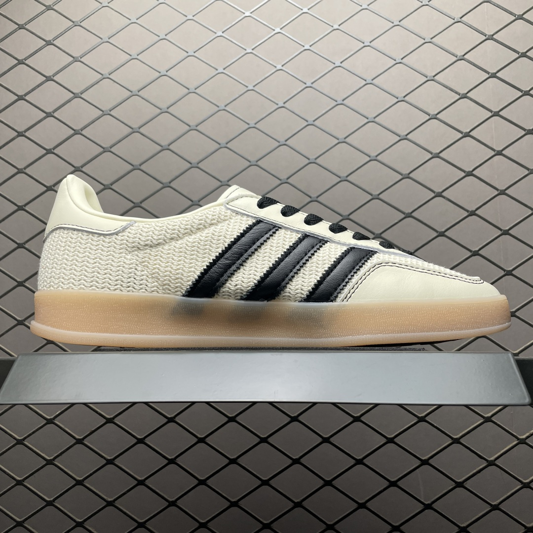 AD 阿迪 Gazelle Indoor 低帮网面休闲板鞋 JQ7086 尺码：35.5 36 36.5