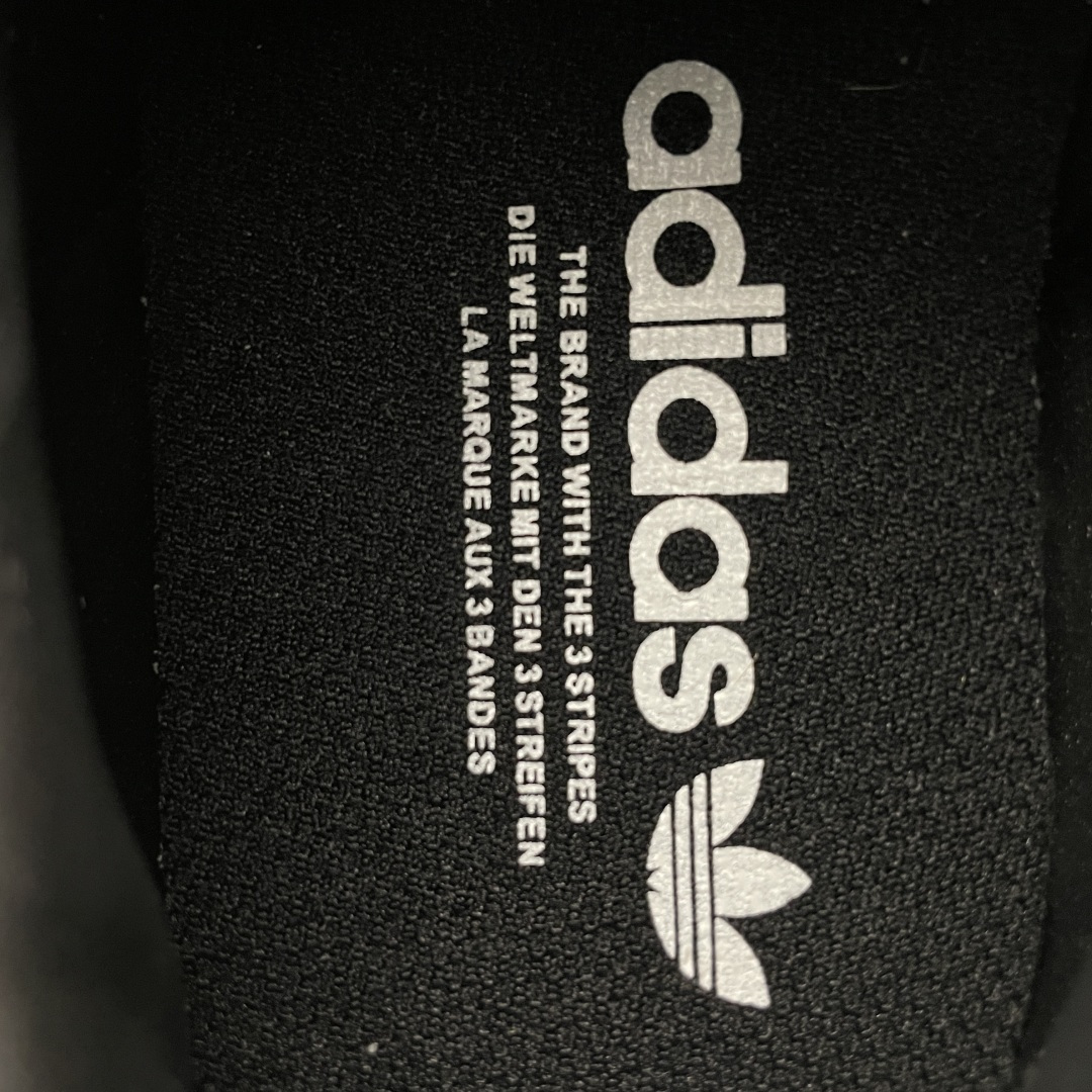 AD 阿迪 Gazelle Indoor 低帮网面休闲板鞋 JQ7084 尺码：35.5 36 36.5
