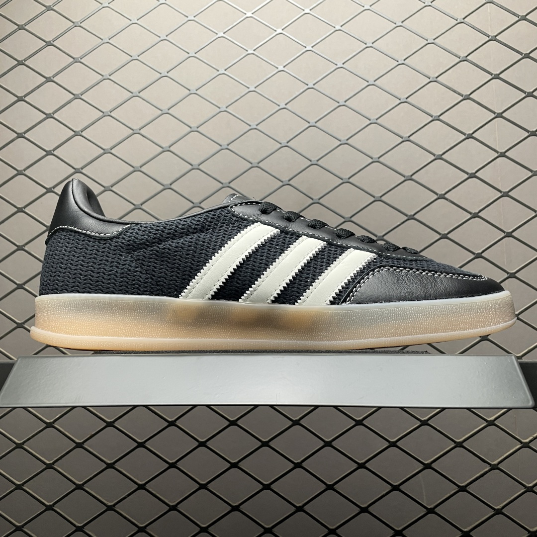 AD 阿迪 Gazelle Indoor 低帮网面休闲板鞋 JQ7084 尺码：35.5 36 36.5