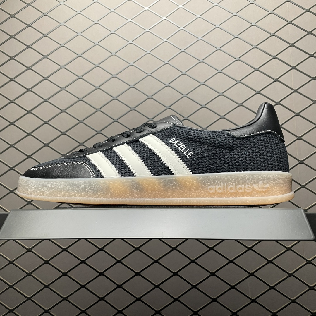 AD 阿迪 Gazelle Indoor 低帮网面休闲板鞋 JQ7084 尺码：35.5 36 36.5