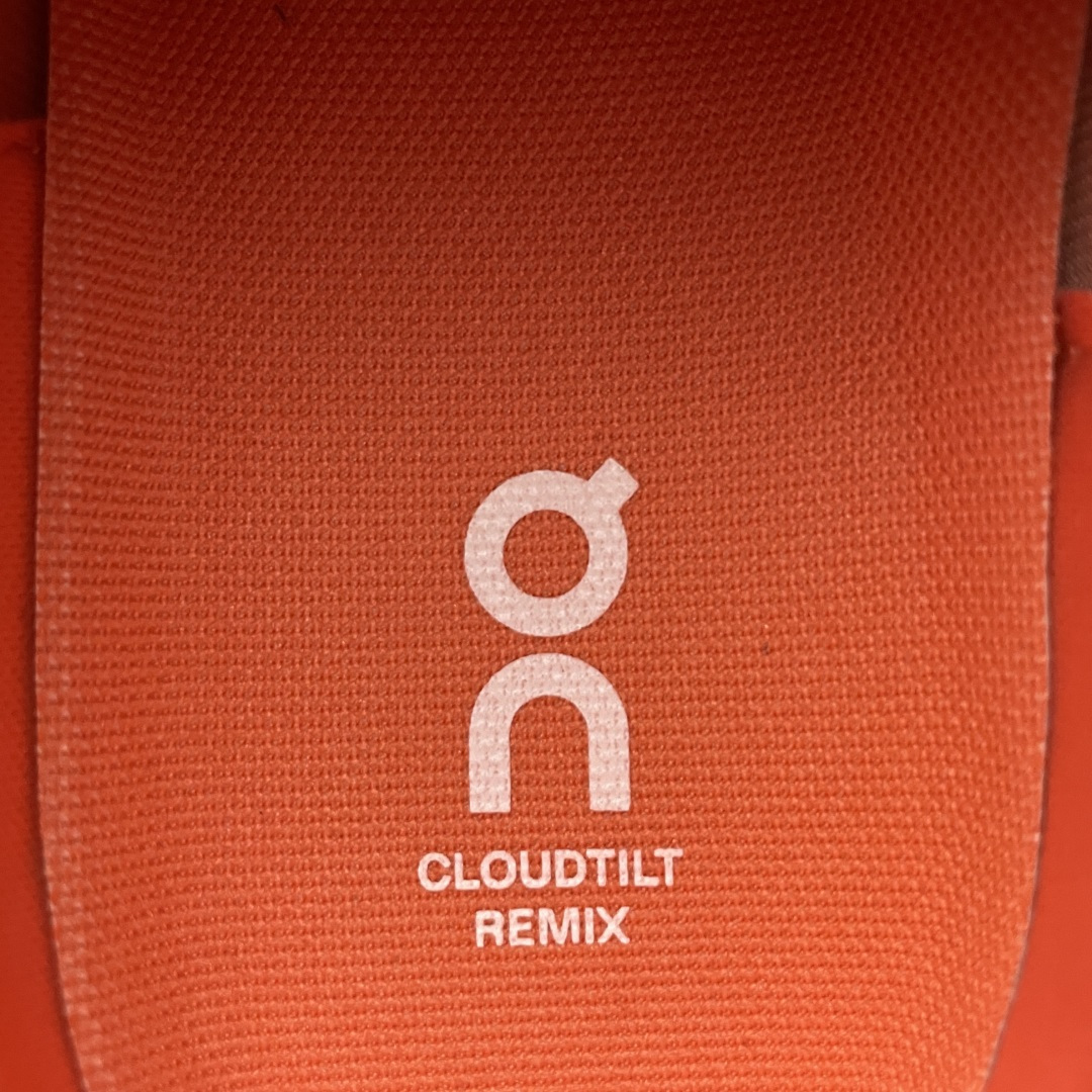 ON 昂跑 Cloudtilt Remix 系列 3MG 鞋底是镂空设计 运用了CLOUDTILT专利技