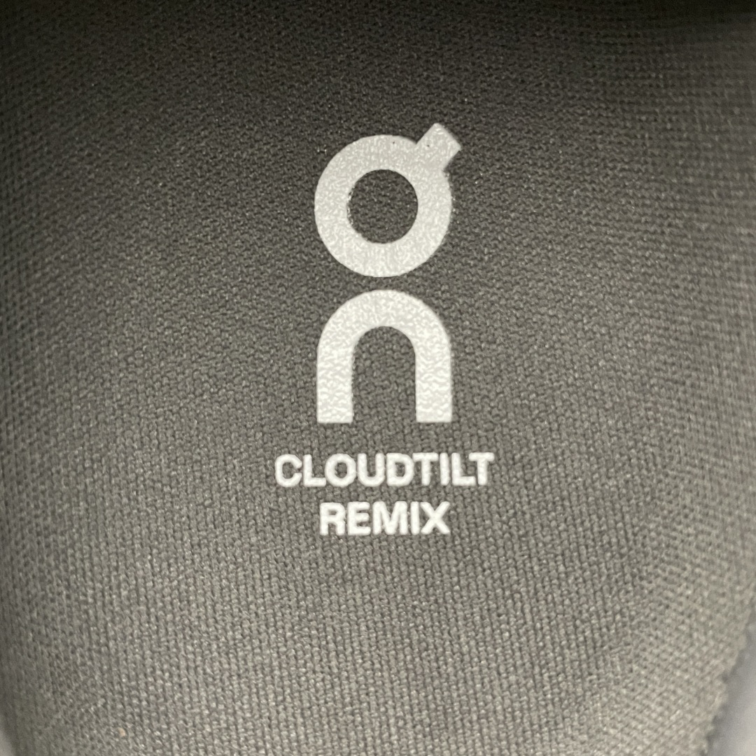 ON 昂跑 Cloudtilt Remix 系列 3MG 鞋底是镂空设计 运用了CLOUDTILT专利技