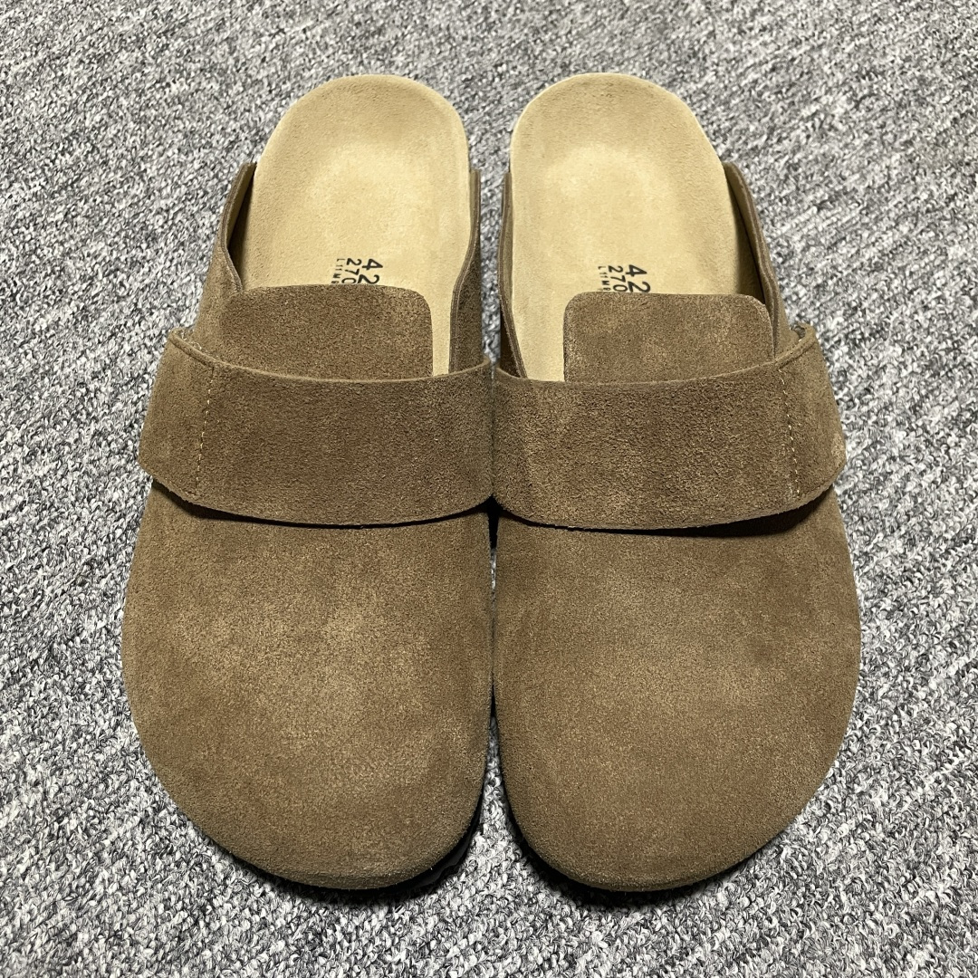 NO:954755,Pick up locally, core products at good prices Birkenstock, Loma, old money style, cowhide suede, cork bottom half pack casual slippers, the popular old money style, can add casual style to all kinds of casual or elegant looks, brushed cow leather, size 35 36 37 38 39 40 41 42 43 44 45  No. 26UEFF10,, birkenstock, slippers, cowhide19860909本地自取 核心主推好价 Birkenstock 博肯 Loma 老钱风 牛皮绒面革 软木底半包休闲拖鞋 时下大火的老钱风,可为各式休闲或优雅造型增添休闲风范 磨砂牛皮革 尺码35 36 37 38 39 40 41 42 43 44 45 编号26UEFF10,,birkenstock,slippers,cowhide,Men's shoes