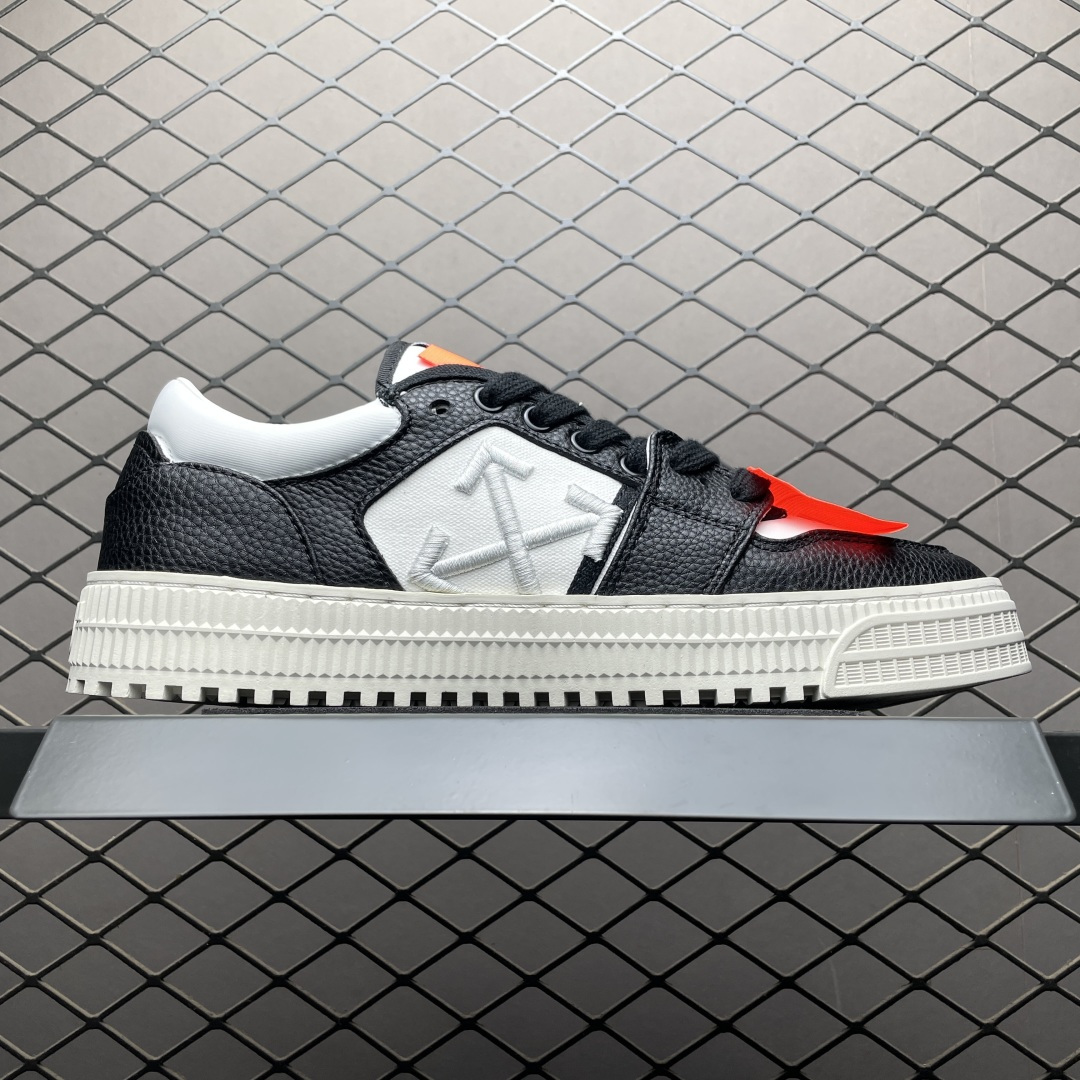 OFF-WHITE 3.0 Off Court 小牛皮 圆头系带 低帮休闲休闲鞋 标签的独特风格上脚就是
