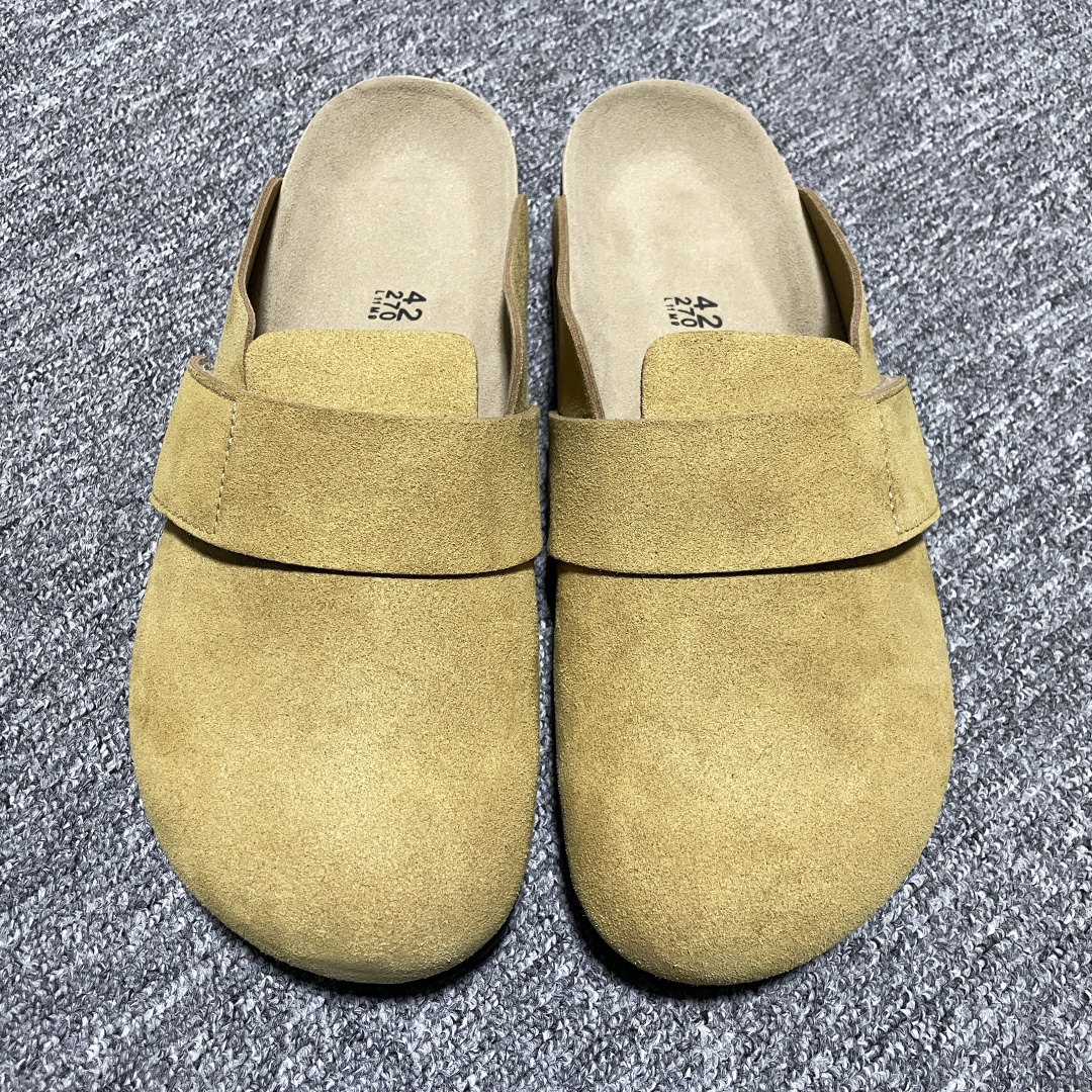 NO:954683,Pick up locally, core products at good prices Birkenstock old money style cowhide suede cork bottom half pack casual slippers The popular old money style can add casual style to all kinds of casual or elegant looks Nubuck cow leather Size 35 36 37 38 39 40 41 42 43 44 45  No. 26UEFF10,, birkenstock, slippers, cowhide19860909本地自取 核心主推好价 Birkenstock 博肯 老钱风 牛皮绒面革 软木底半包休闲拖鞋 时下大火的老钱风,可为各式休闲或优雅造型增添休闲风范 磨砂牛皮革 尺码35 36 37 38 39 40 41 42 43 44 45 编号26UEFF10,,birkenstock,slippers,cowhide,Men's shoes