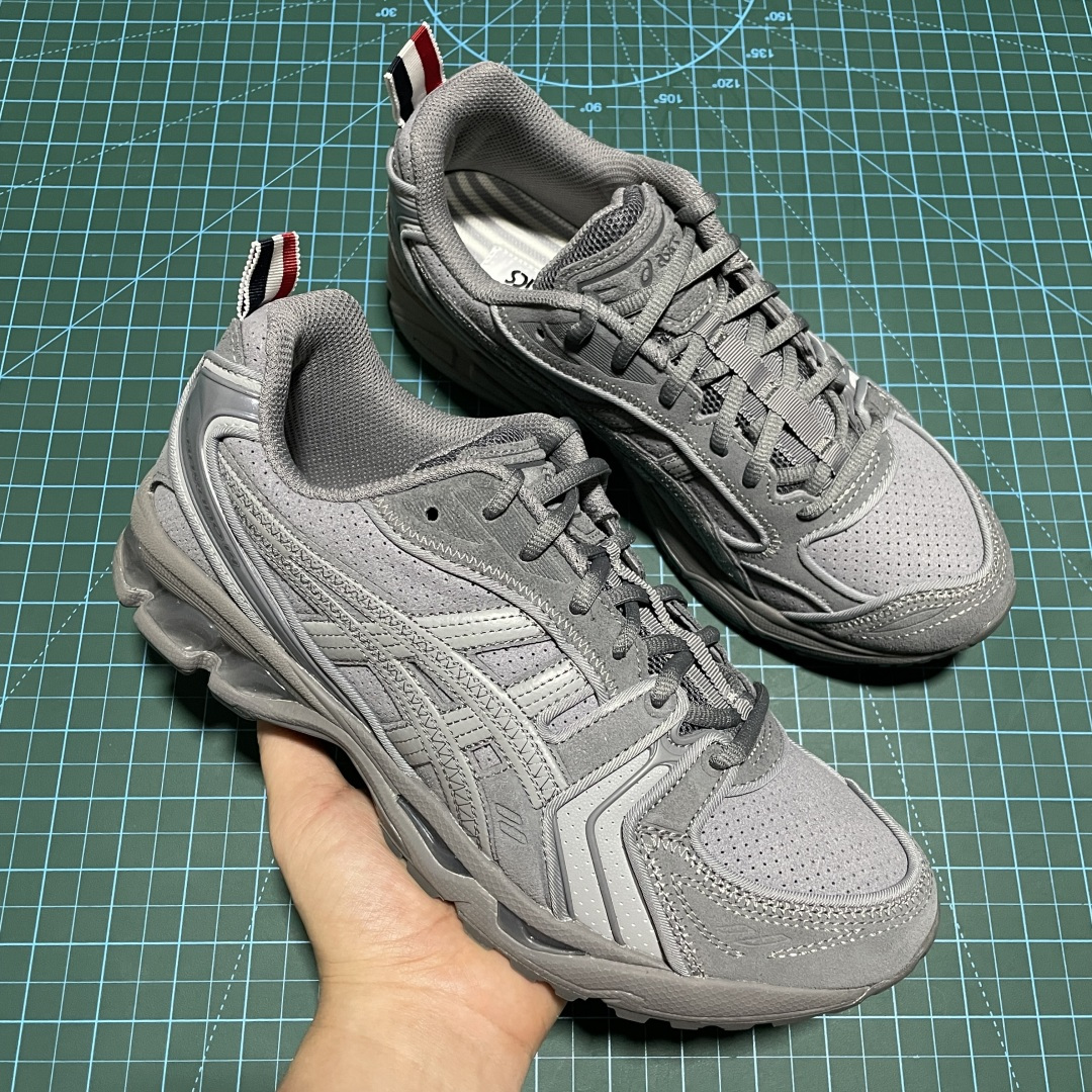 纯原 THOM BROWNE 汤姆·布朗 × Asics 亚瑟士 GEL-Kayano 14 联名款低帮运动休闲跑步鞋 纯原 THOM BROWNE 汤姆·布朗 × Asics 亚瑟士 GEL-Kayano 14 联名款低帮运动休闲跑步鞋