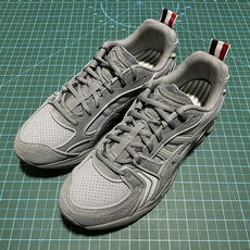 纯原 THOM BROWNE 汤姆·布朗 × Asics 亚瑟士 GEL-Kayano 14 联名款低帮运动休闲跑步鞋 纯原 THOM BROWNE 汤姆·布朗 × Asics 亚瑟士 GEL-Kayano 14 联名款低帮运动休闲跑步鞋