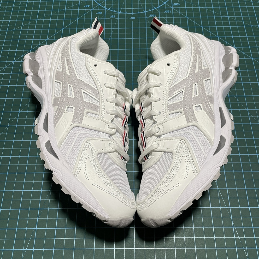 纯原 THOM BROWNE 汤姆·布朗 × Asics 亚瑟士 GEL-Kayano 14 联名款低帮运动休闲跑步鞋 纯原 THOM BROWNE 汤姆·布朗 × Asics 亚瑟士 GEL-Kayano 14 联名款低帮运动休闲跑步鞋
