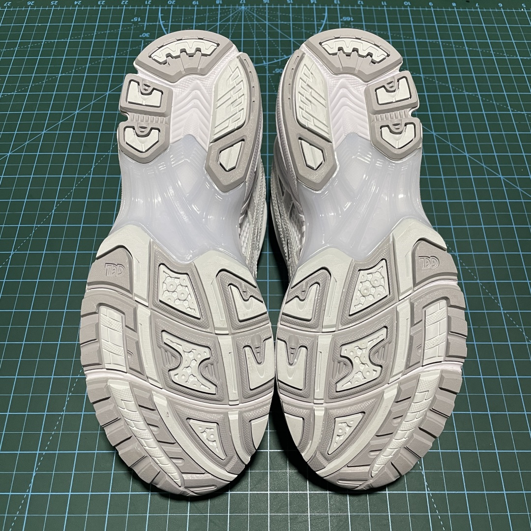纯原 THOM BROWNE 汤姆·布朗 × Asics 亚瑟士 GEL-Kayano 14 联名款低帮运动休闲跑步鞋 纯原 THOM BROWNE 汤姆·布朗 × Asics 亚瑟士 GEL-Kayano 14 联名款低帮运动休闲跑步鞋