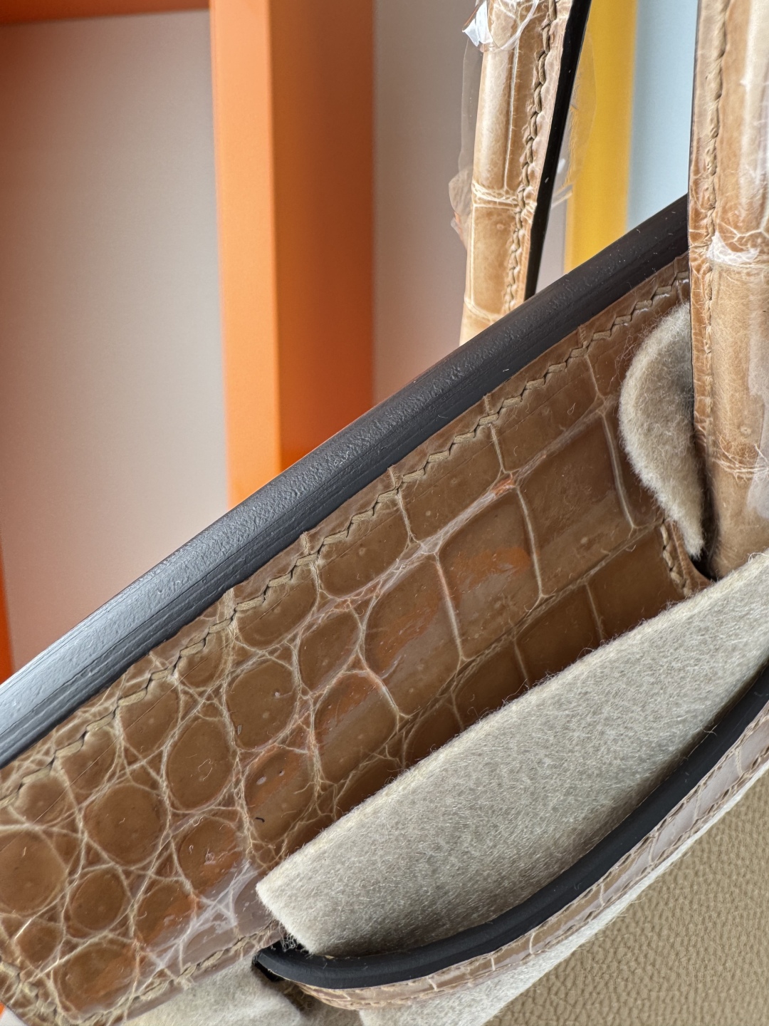 Hermès Birkin 25cm Touch Togo Leather and Alligator Handbag 5 cmp i1749883133920 2543 0 4