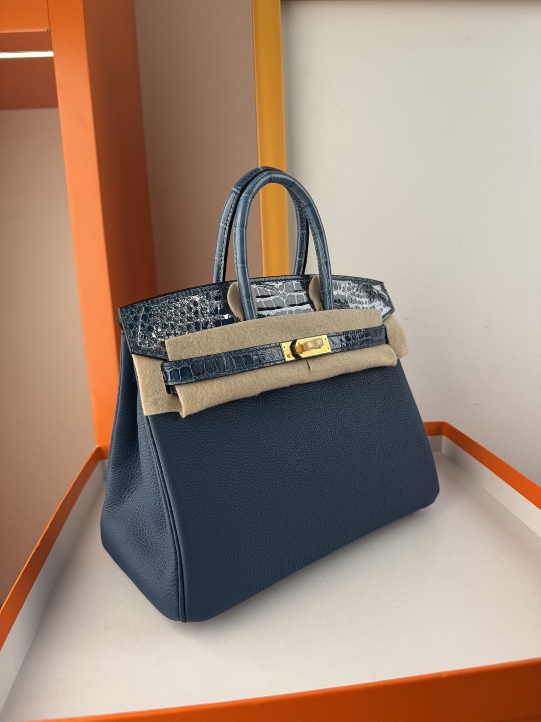 Elegant Birkin 25cm Touch Bag in Togo Leather with Crocodile Accent - Blue 4 cmp i1749884716532 3088 0 2