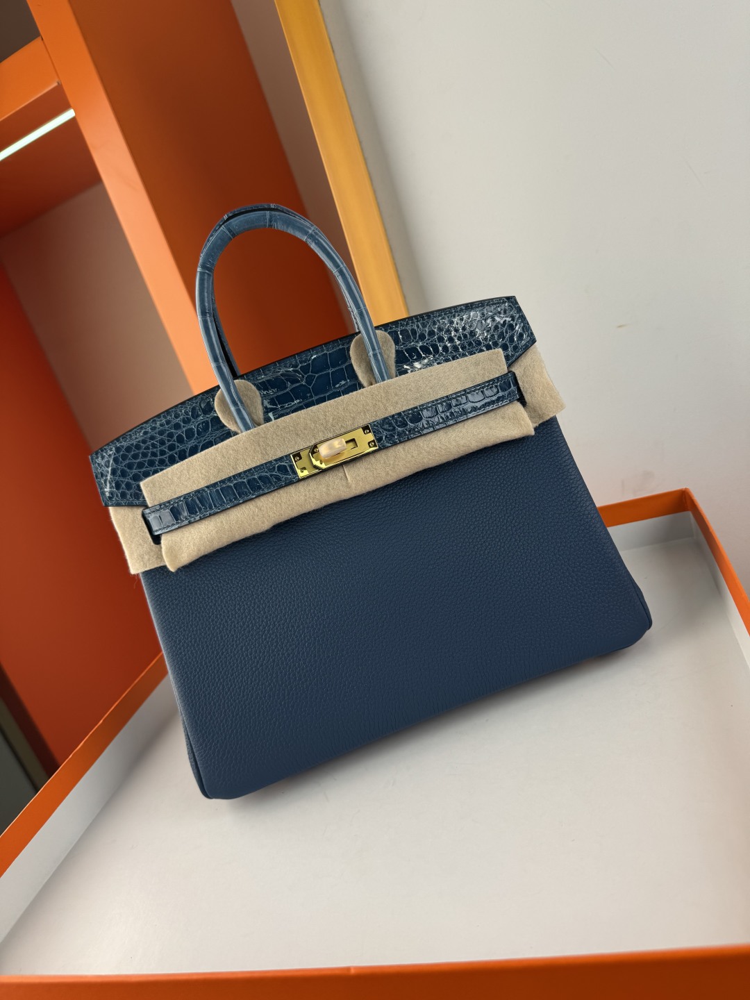 Elegant Birkin 25cm Touch Bag in Togo Leather with Crocodile Accent - Blue 7 cmp i1749884716622 4459 0 5