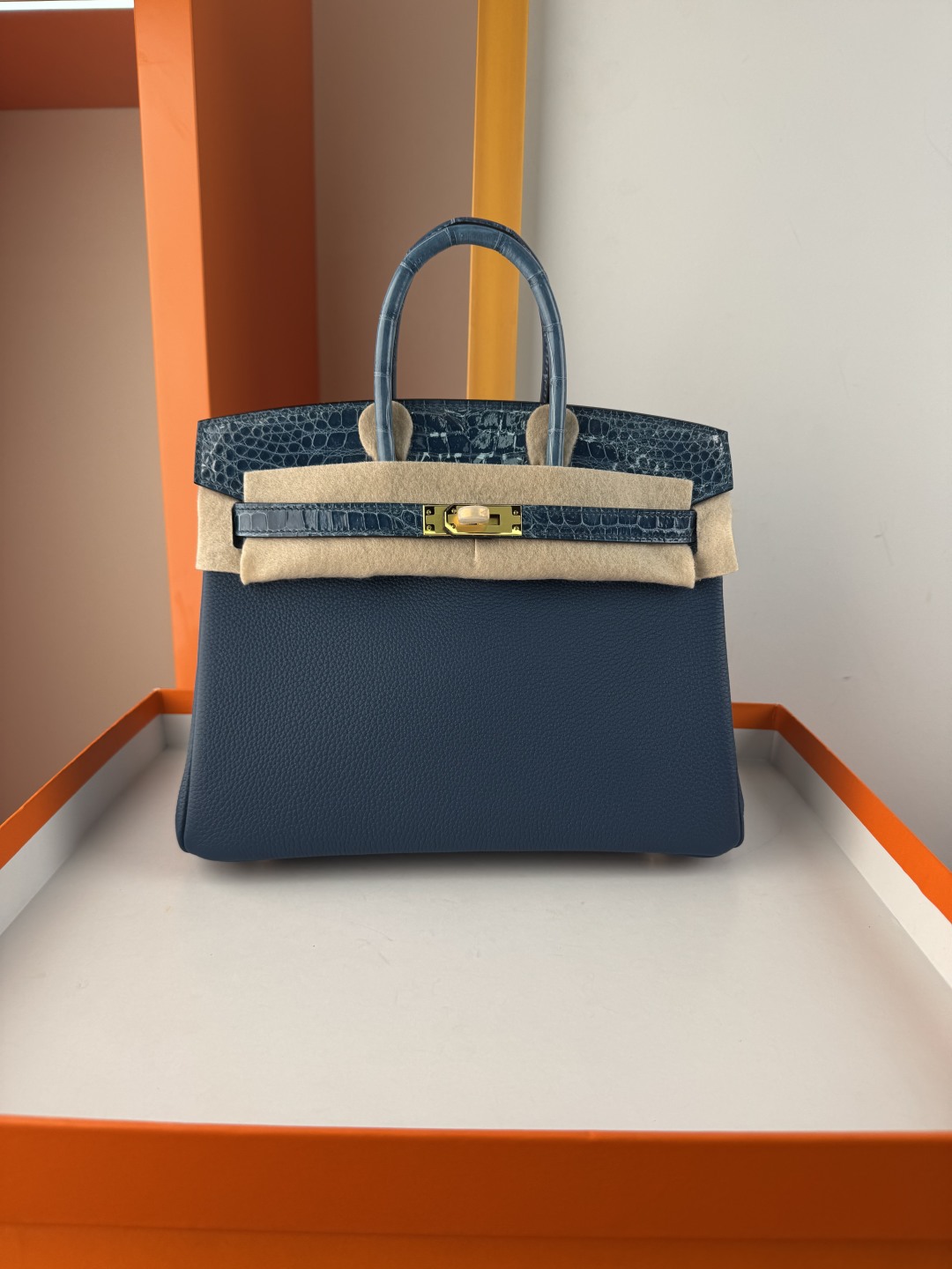 Elegant Birkin 25cm Touch Bag in Togo Leather with Crocodile Accent - Blue 2 cmp i1749884727259 204 0 0