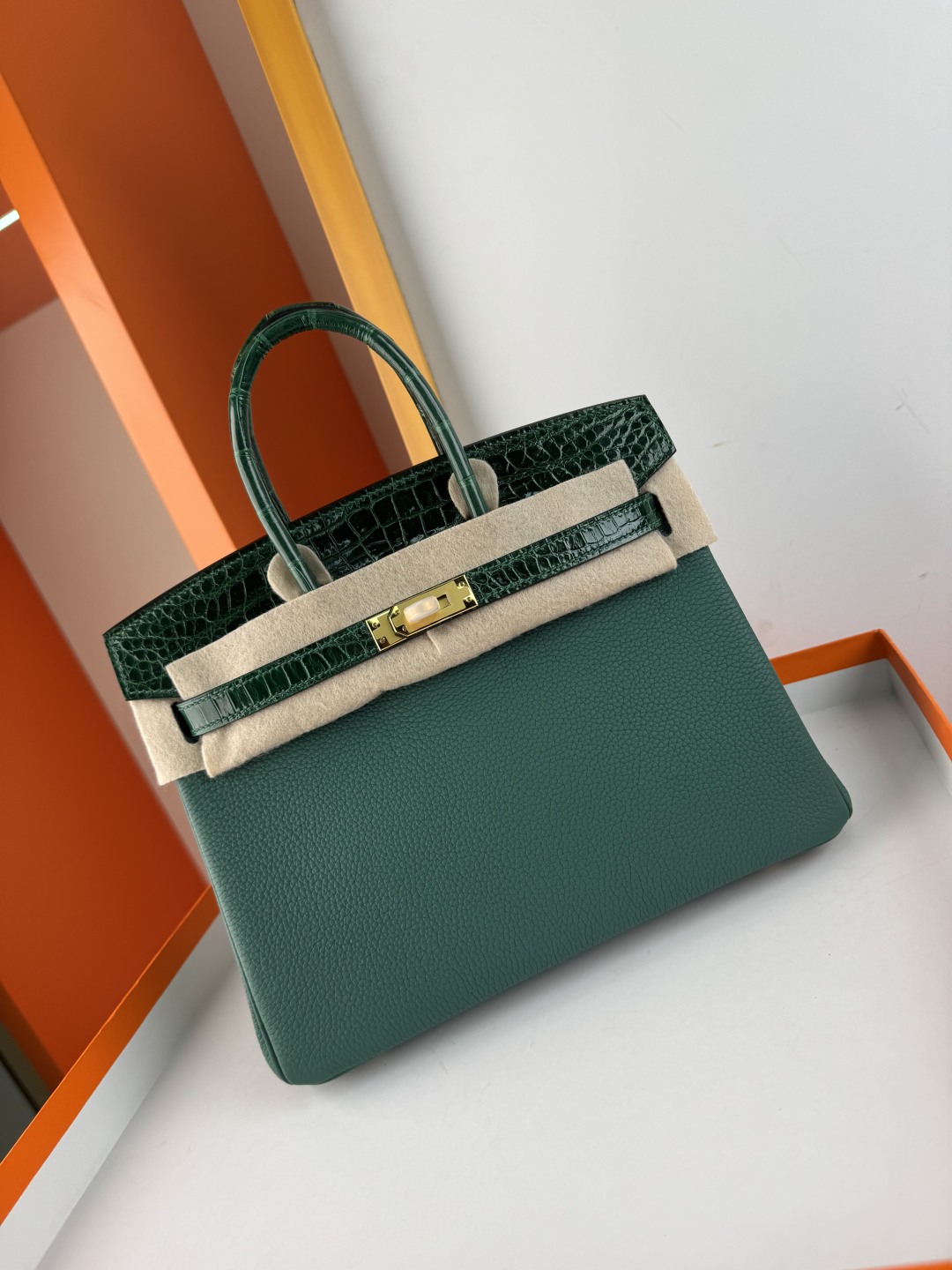 Exquisite Birkin 25cm Emerald Green Togo Leather & Alligator Gold Hardware 6 cmp i1749965771598 3940 0 5