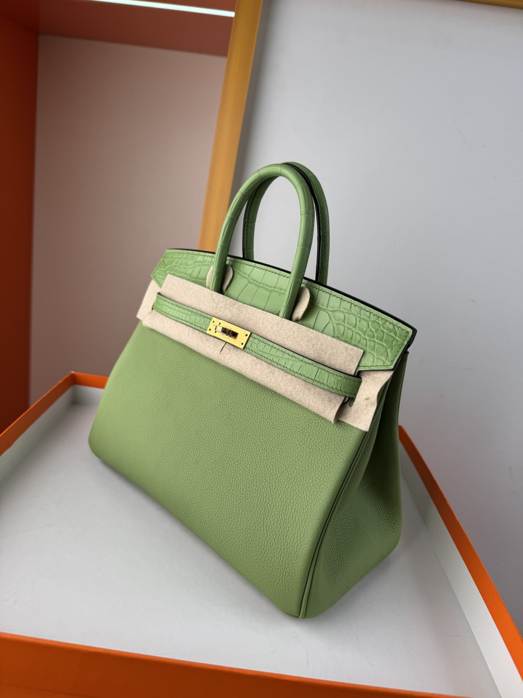 Birkin 25cm Avocado Green Togo Leather and Matte Alligator Gold Hardware 4 cmp i1750142510787 1077 0 3