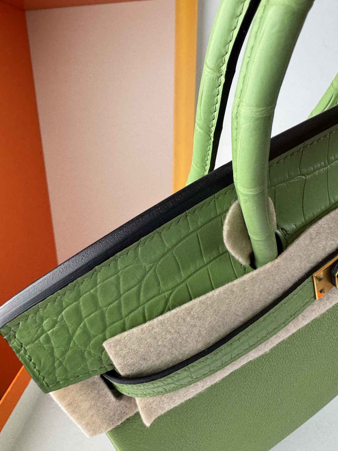 Birkin 25cm Avocado Green Togo Leather and Matte Alligator Gold Hardware 6 cmp i1750142516519 3146 0 5
