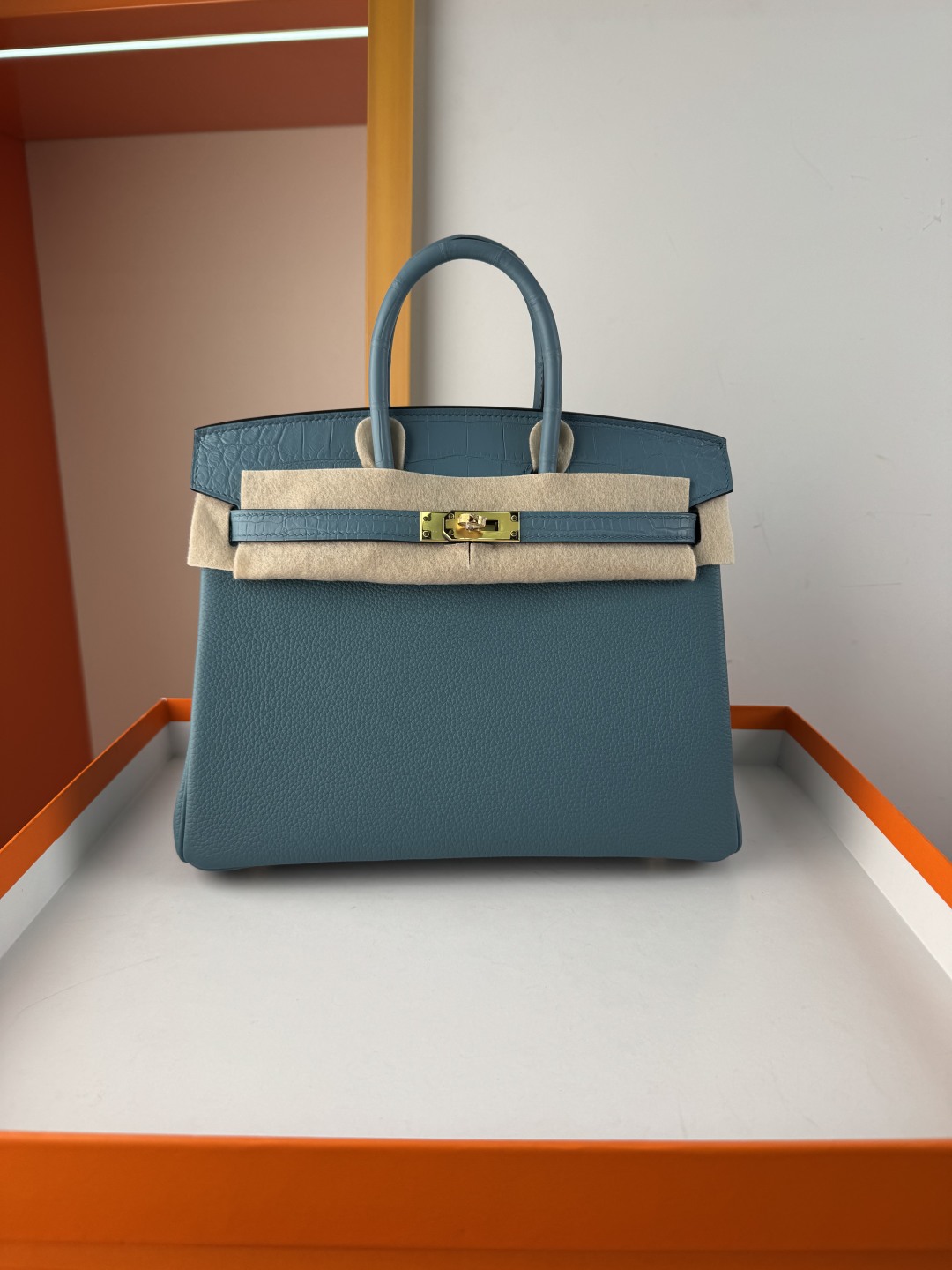 Birkin 25cm Sky Blue Togo Leather & Matte Alligator Gold Hardware 2 cmp i1750143273358 3902 0 0